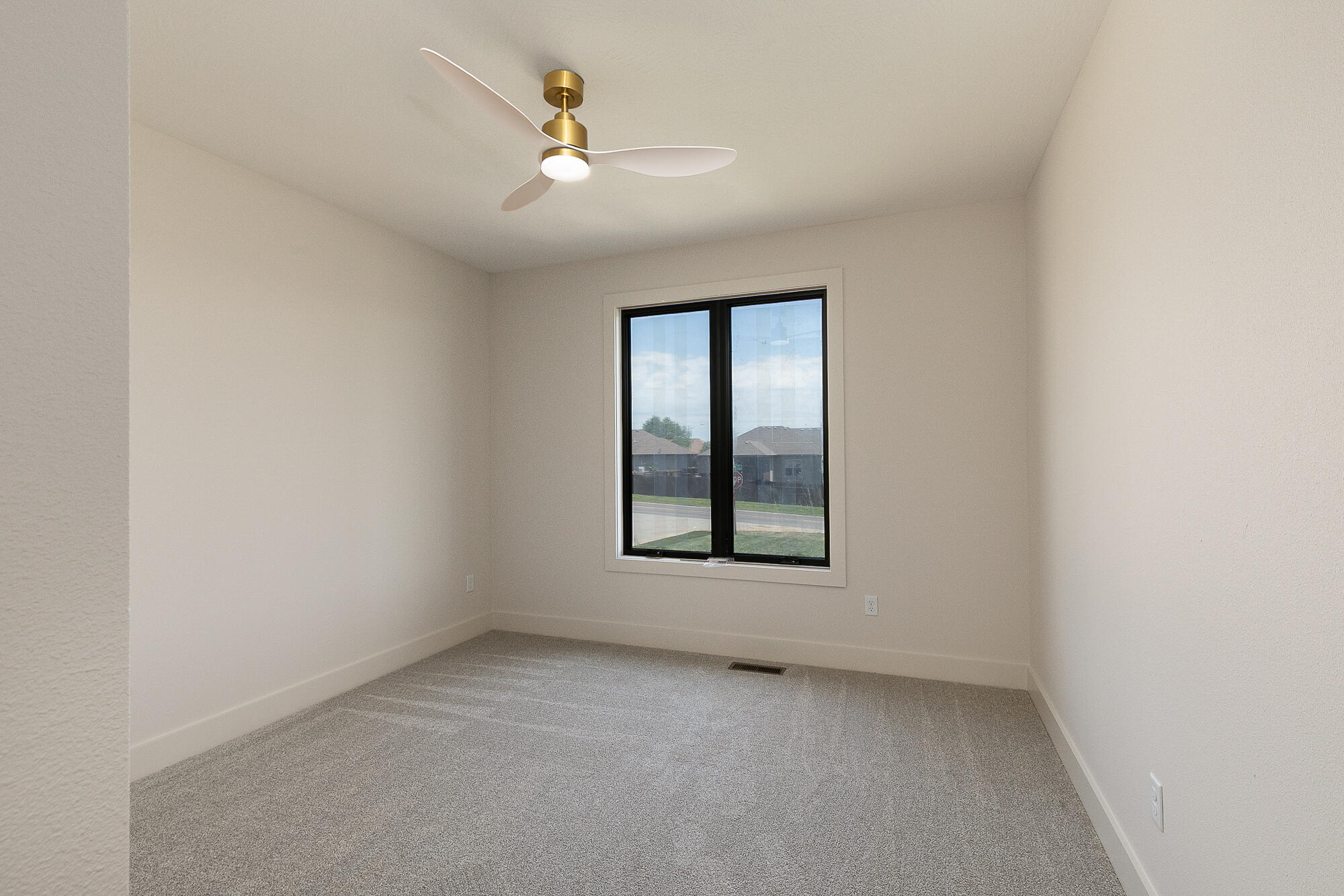 2082 North Unbridled Court Property Photo 29