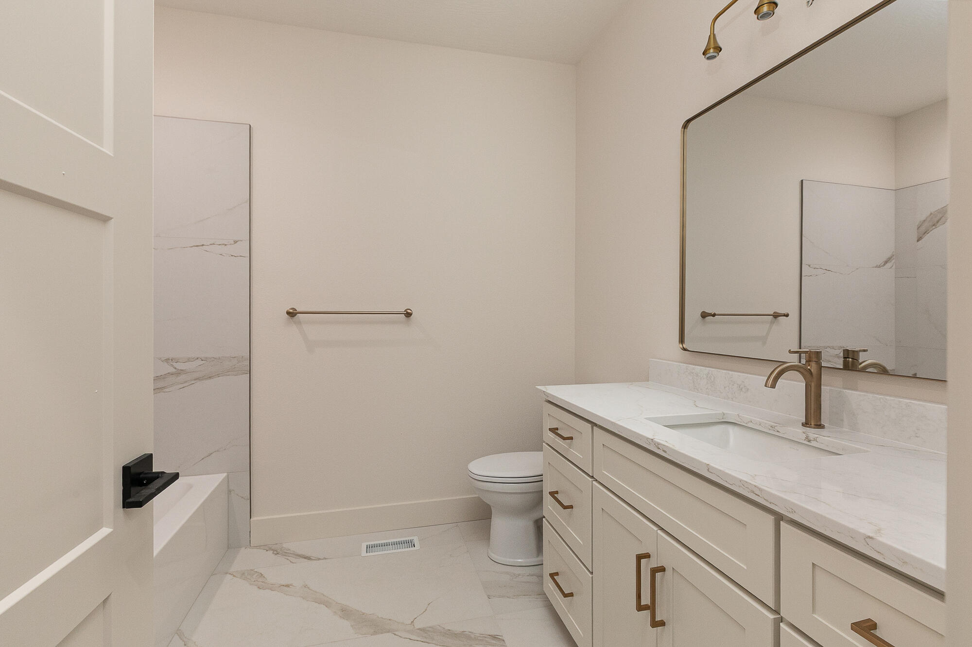 2082 North Unbridled Court Property Photo 32