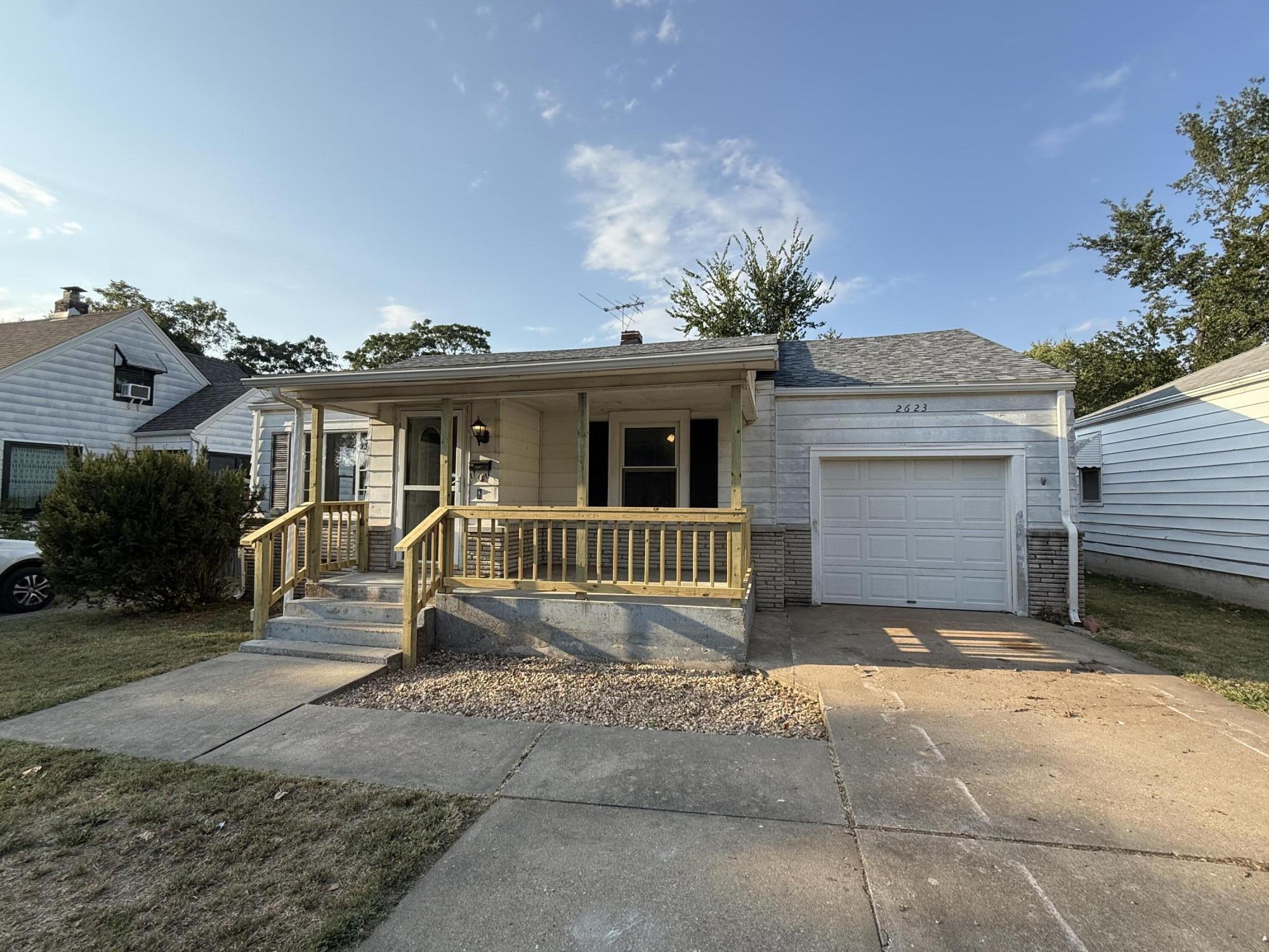2623 West Lincoln Street Property Photo 4