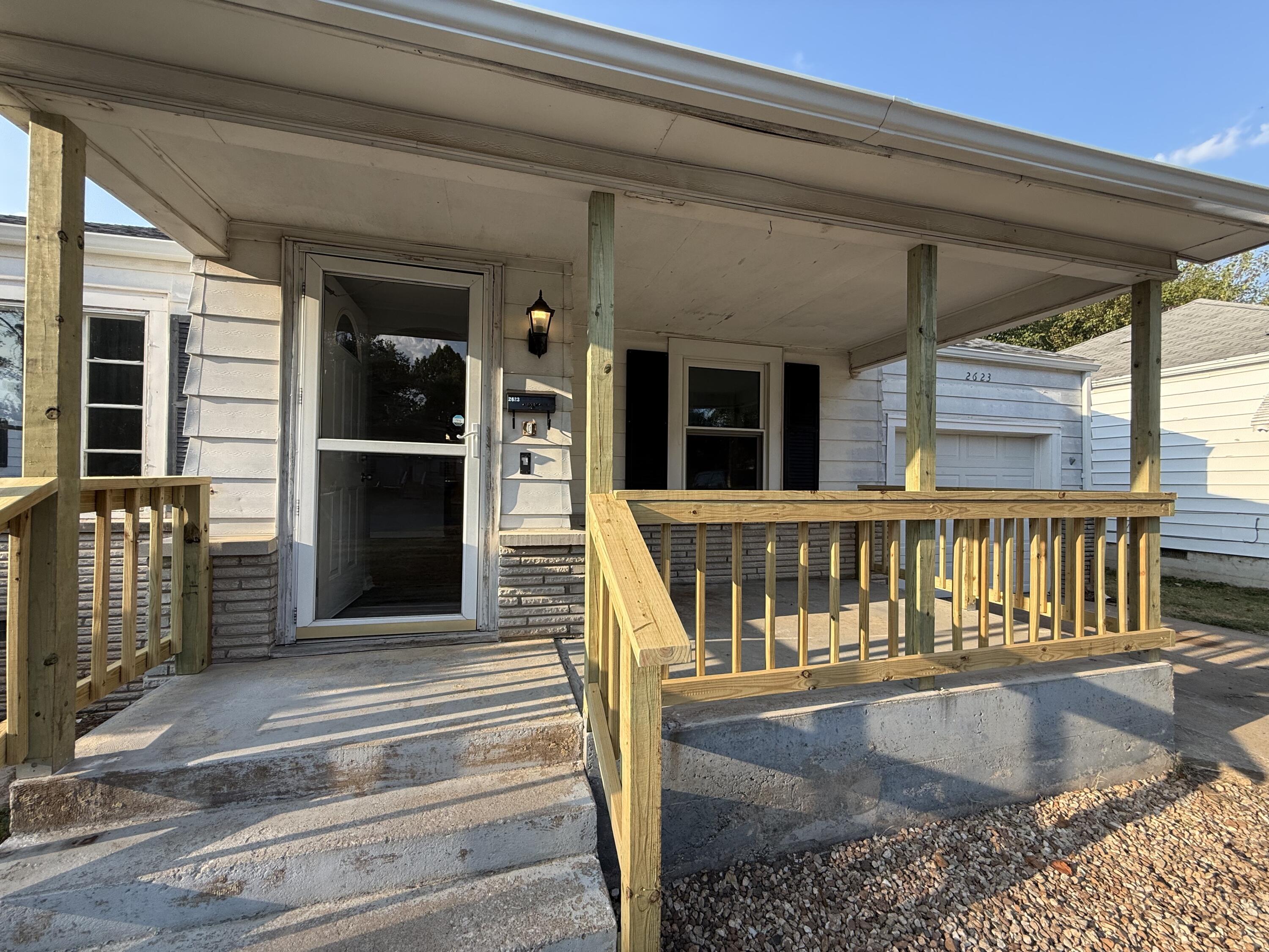 2623 West Lincoln Street Property Photo 5