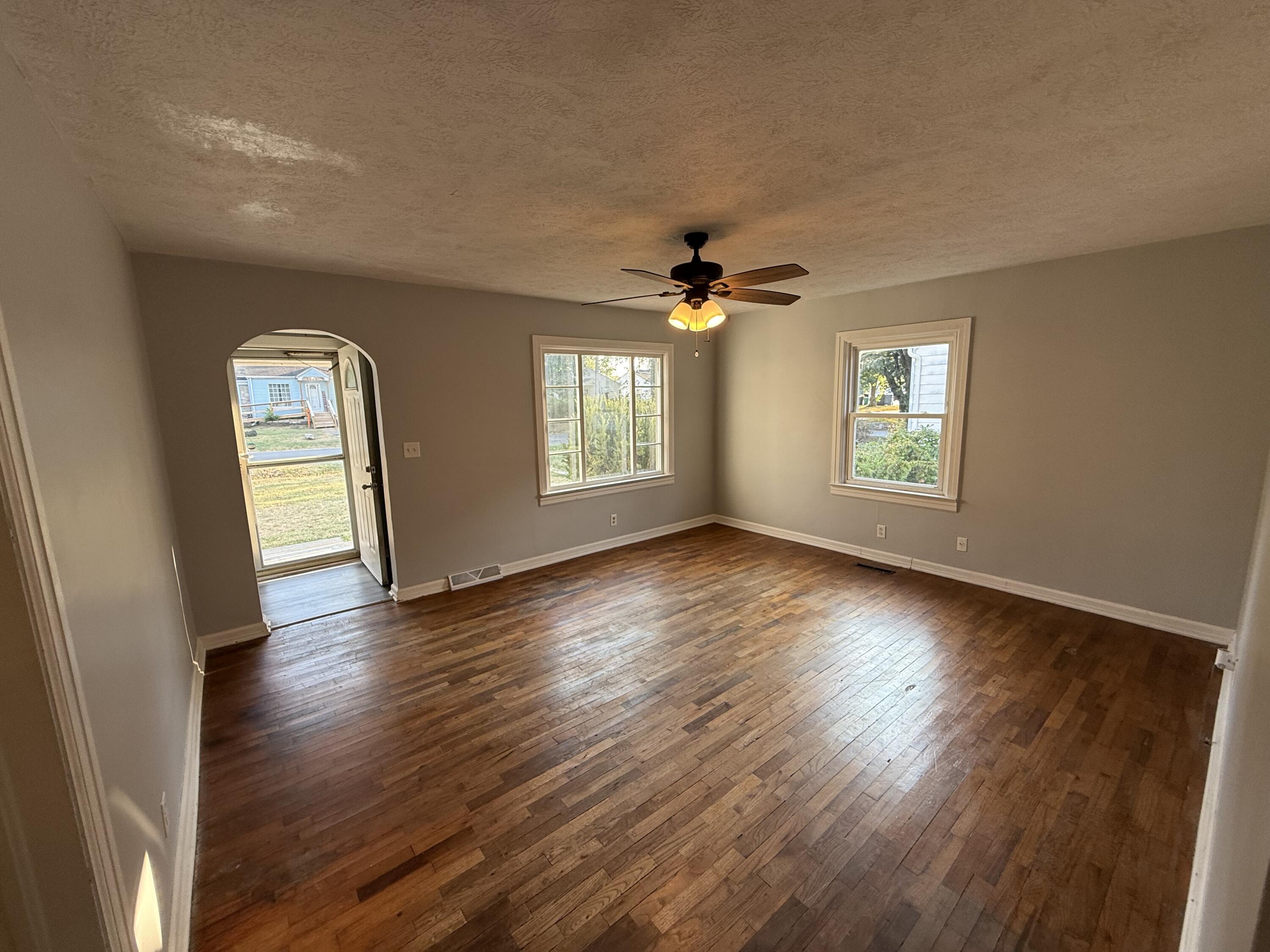 2623 West Lincoln Street Property Photo 8
