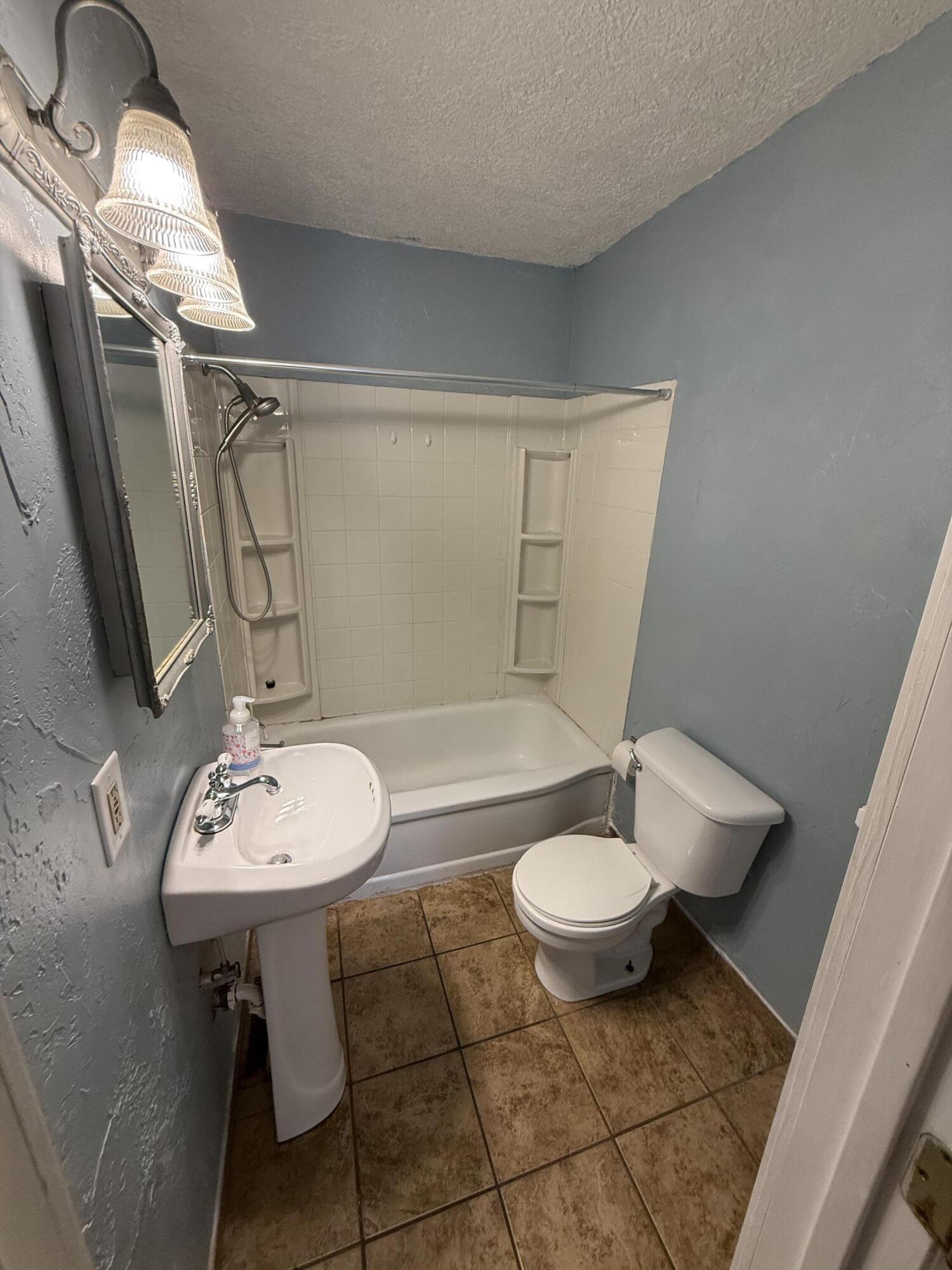2623 West Lincoln Street Property Photo 12