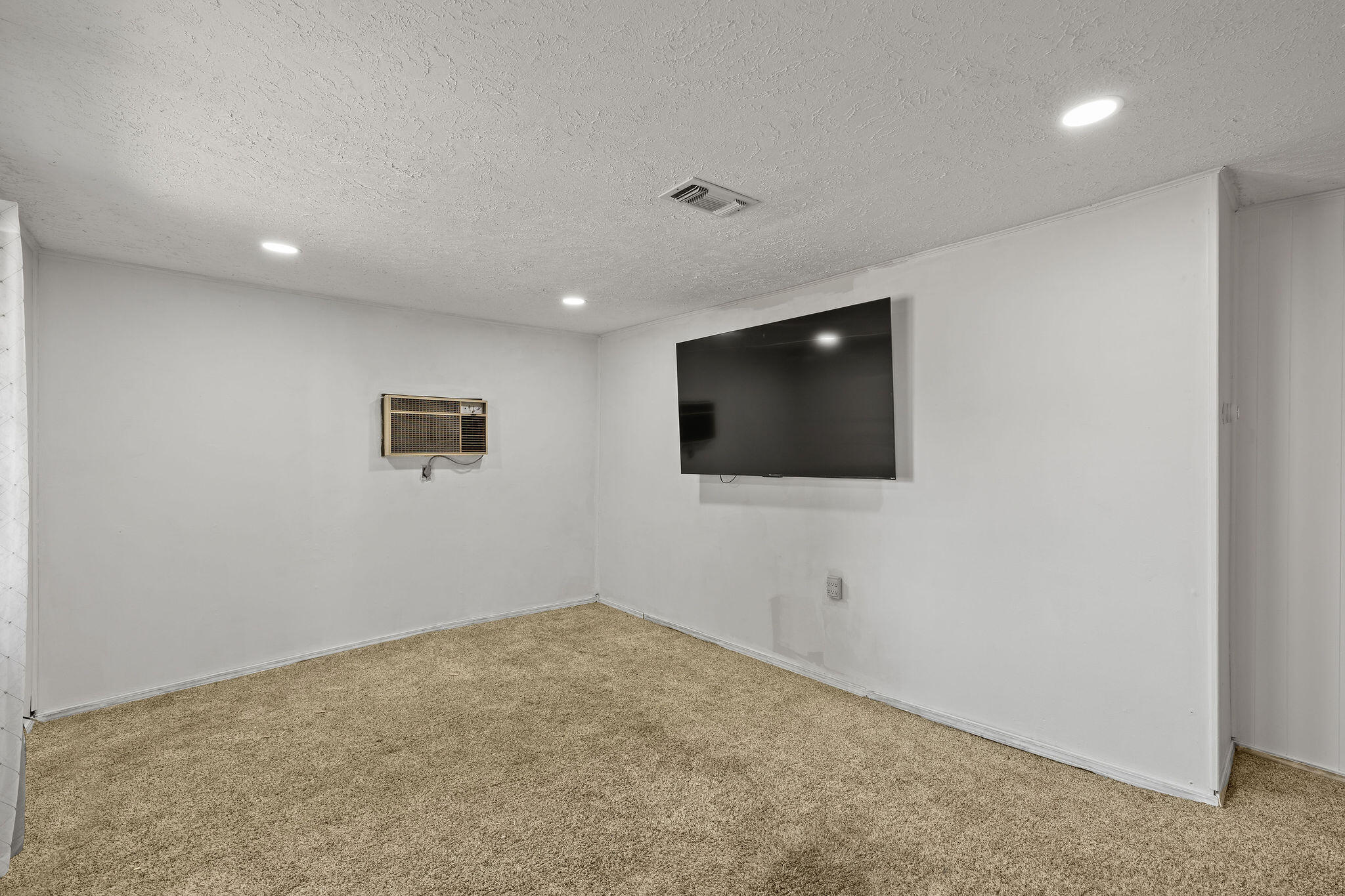 511 East 14th Street Property Photo 10
