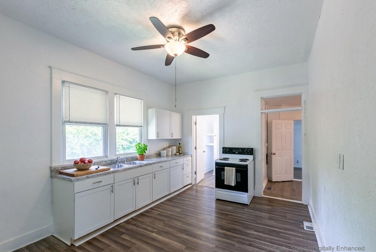 2121 West College Street Property Photo 5