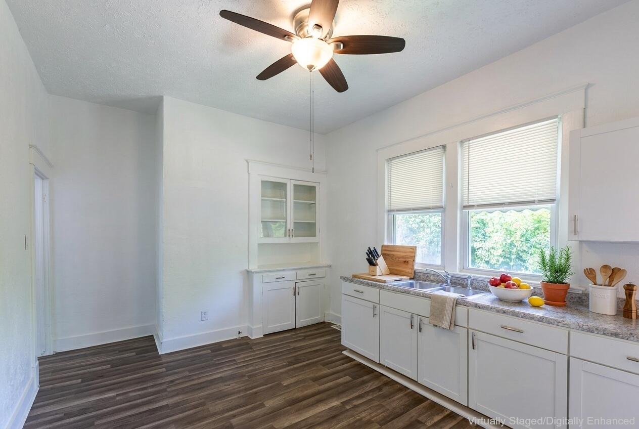 2121 West College Street Property Photo 7