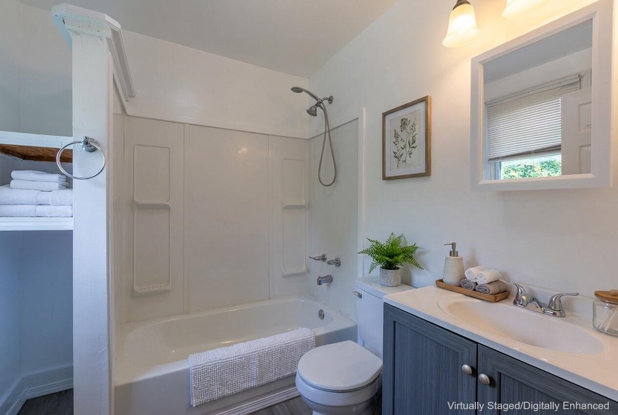 2121 West College Street Property Photo 14
