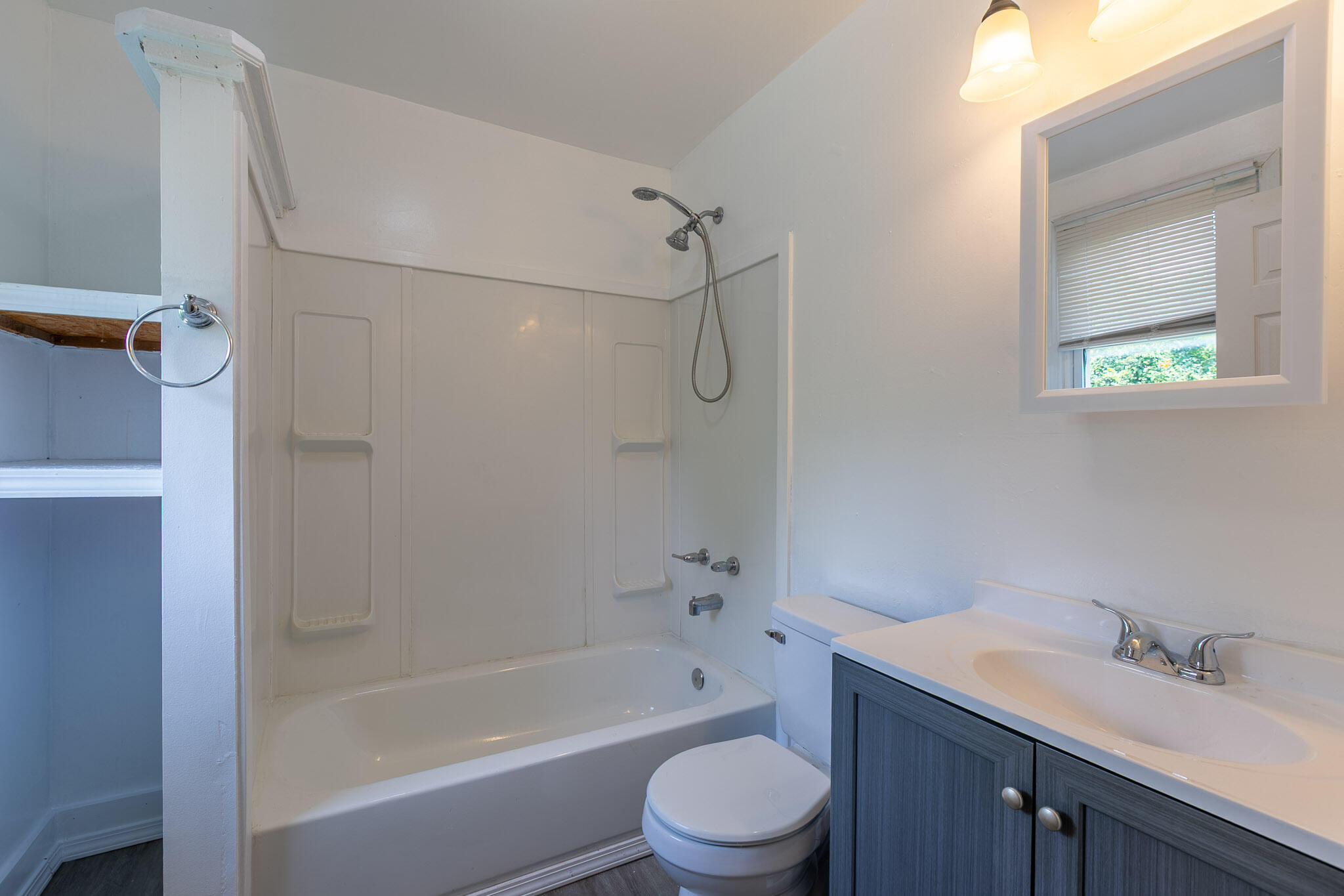 2121 West College Street Property Photo 15