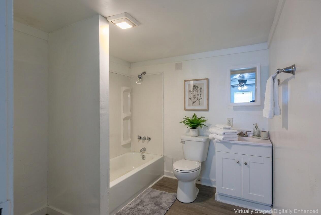 2121 West College Street Property Photo 18