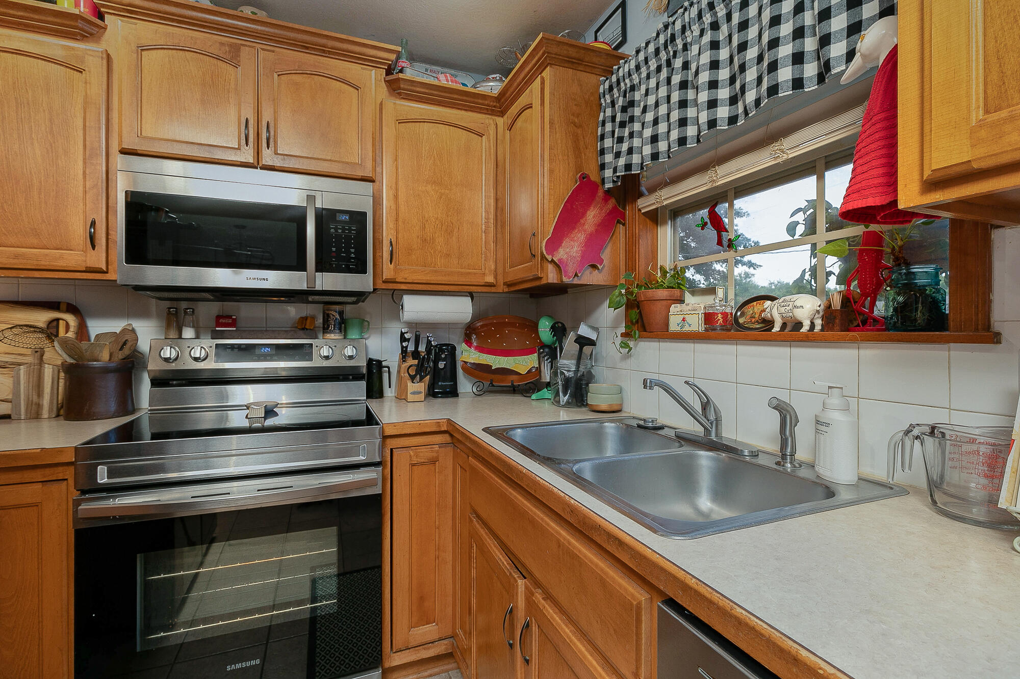 613 East Gallup Hill Road Property Photo 9