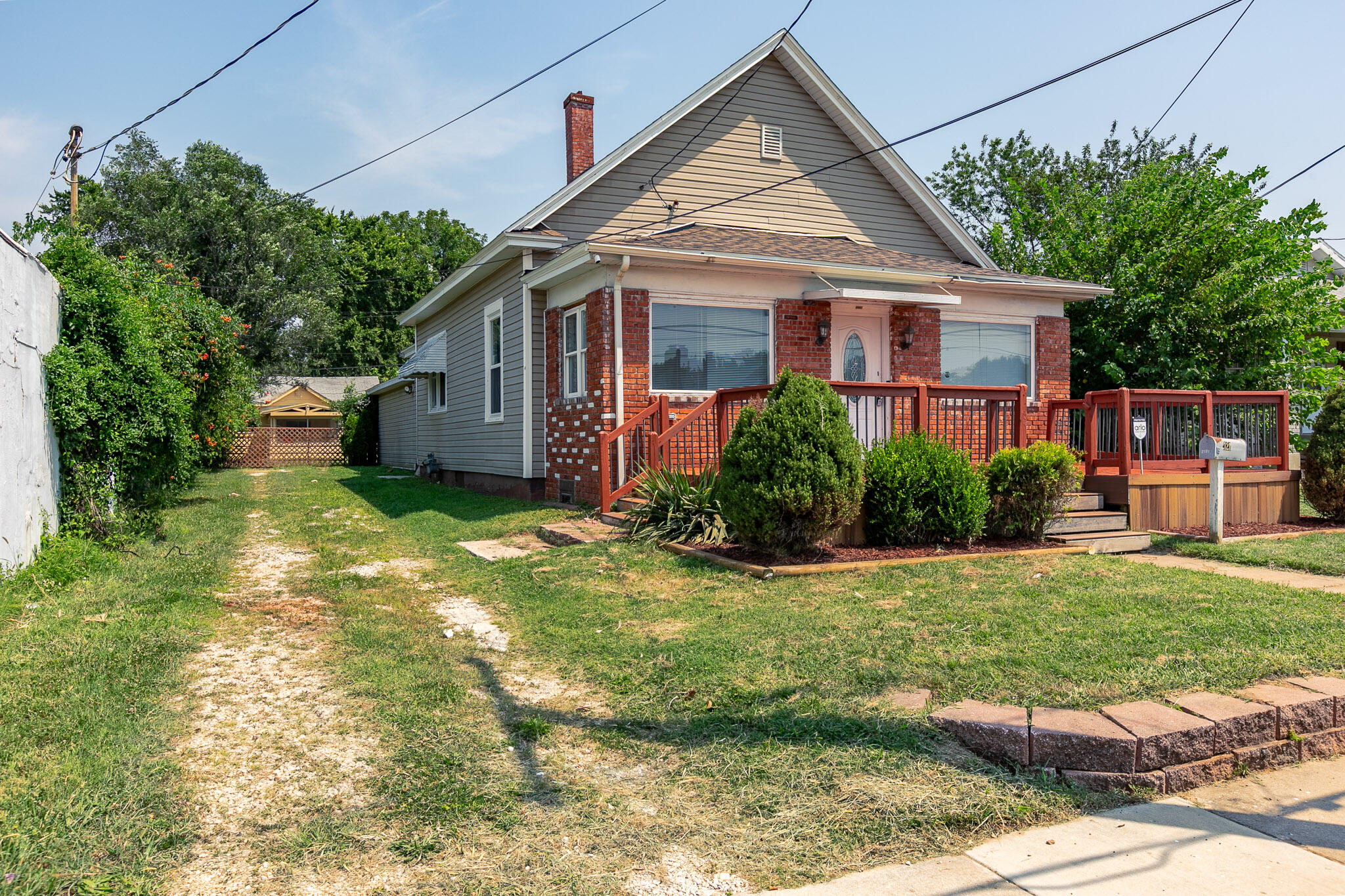 2121 West College Street Property Photo 1