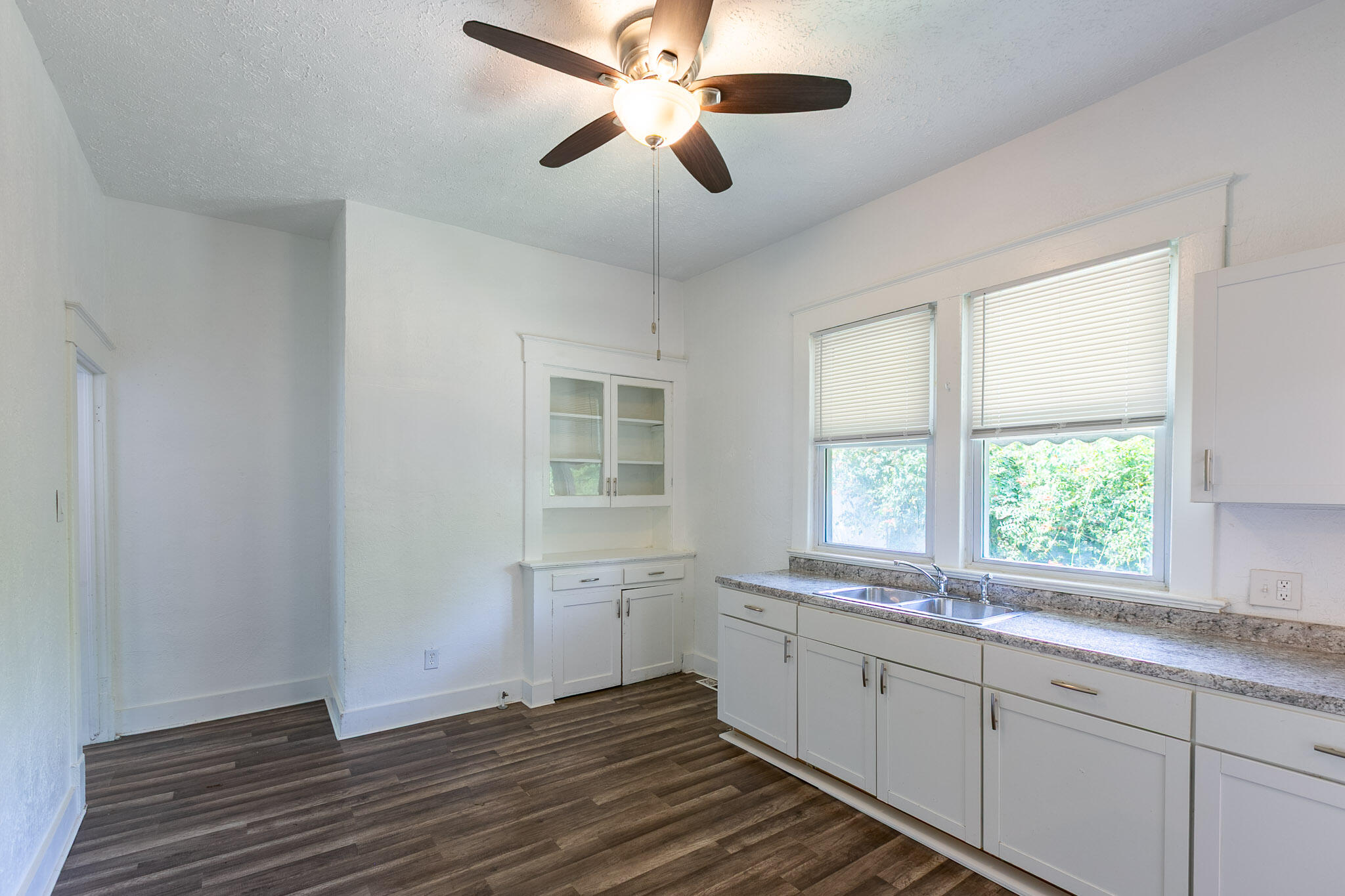 2121 West College Street Property Photo 5