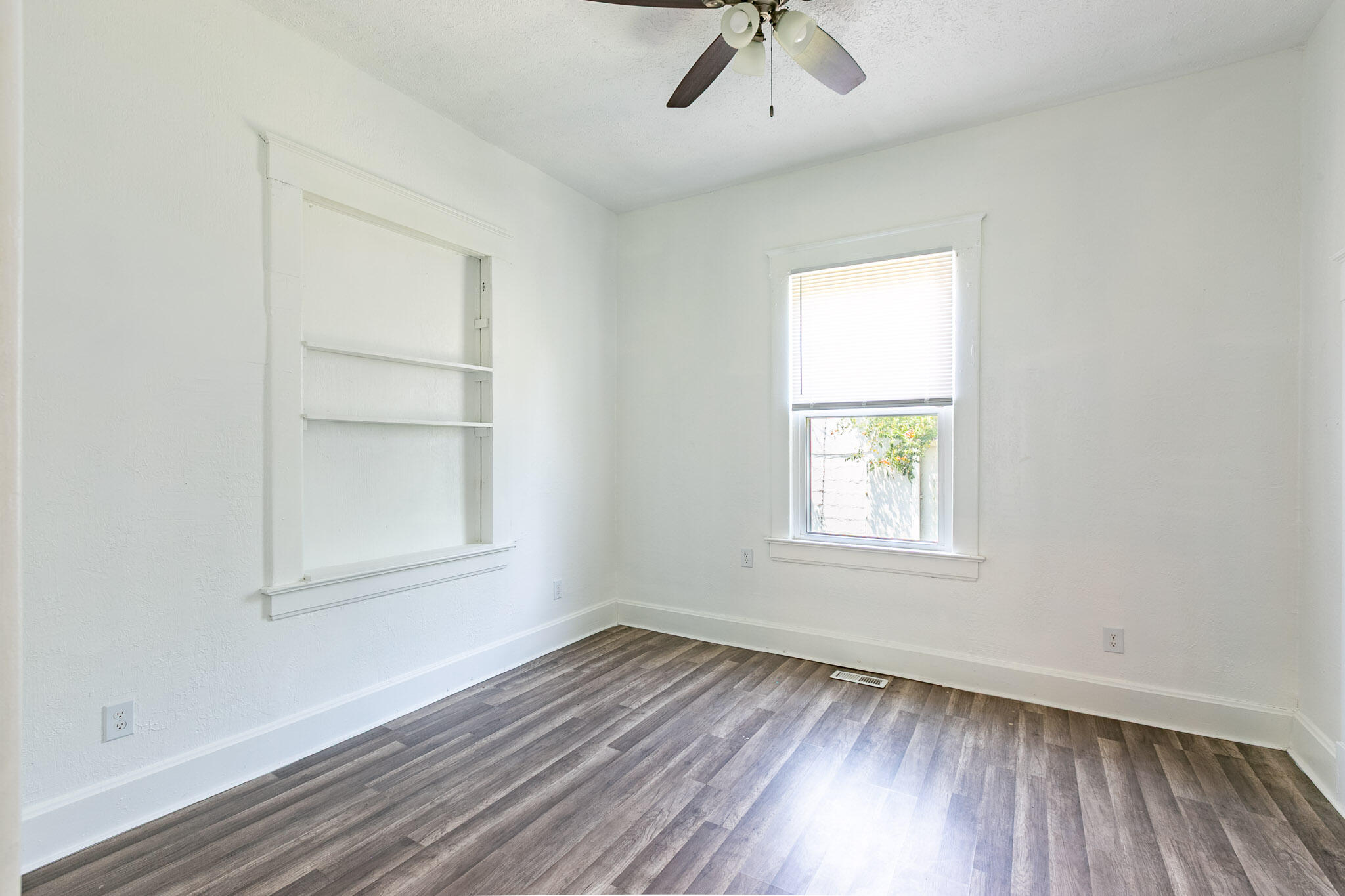 2121 West College Street Property Photo 6