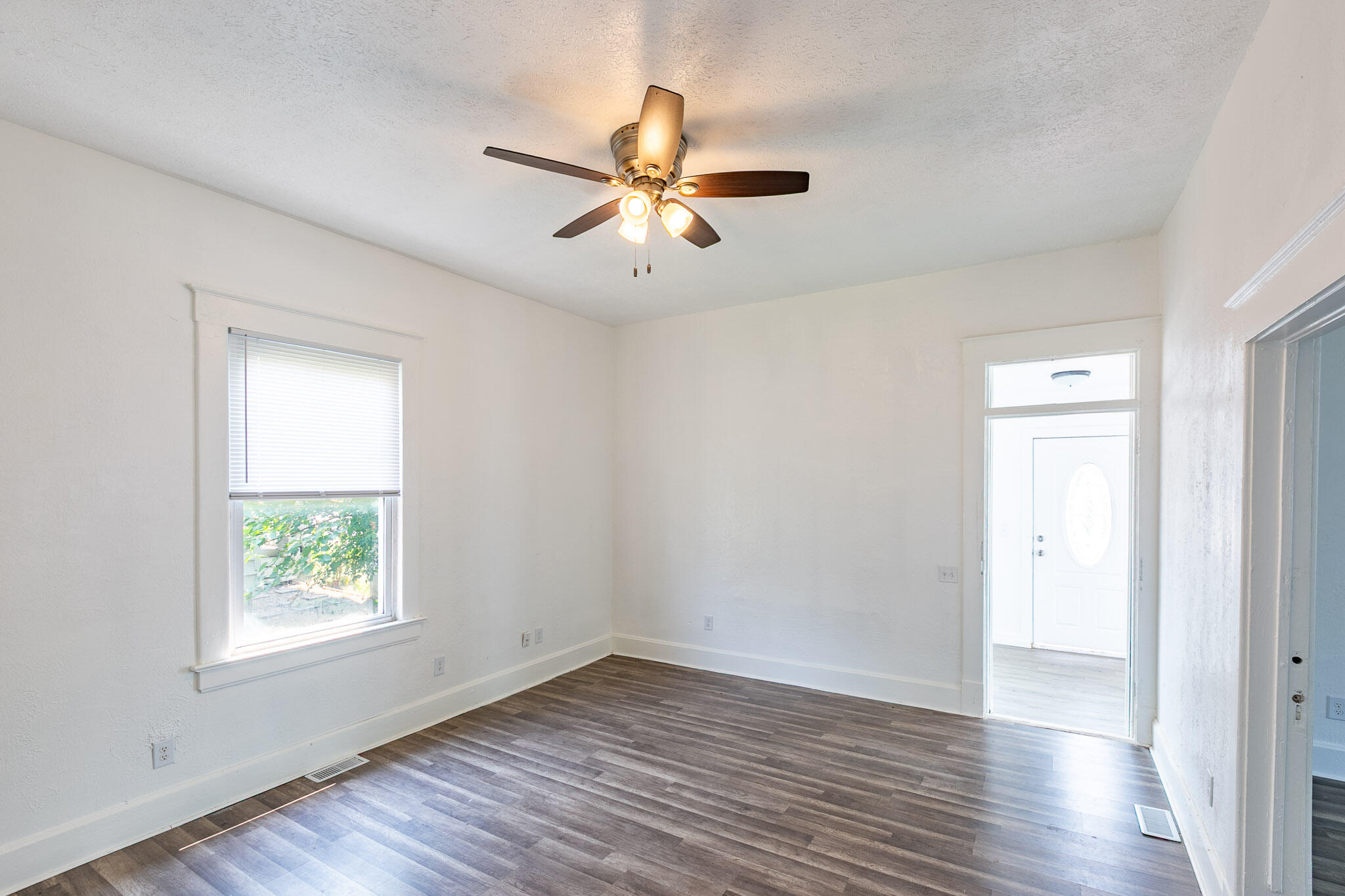 2121 West College Street Property Photo 7