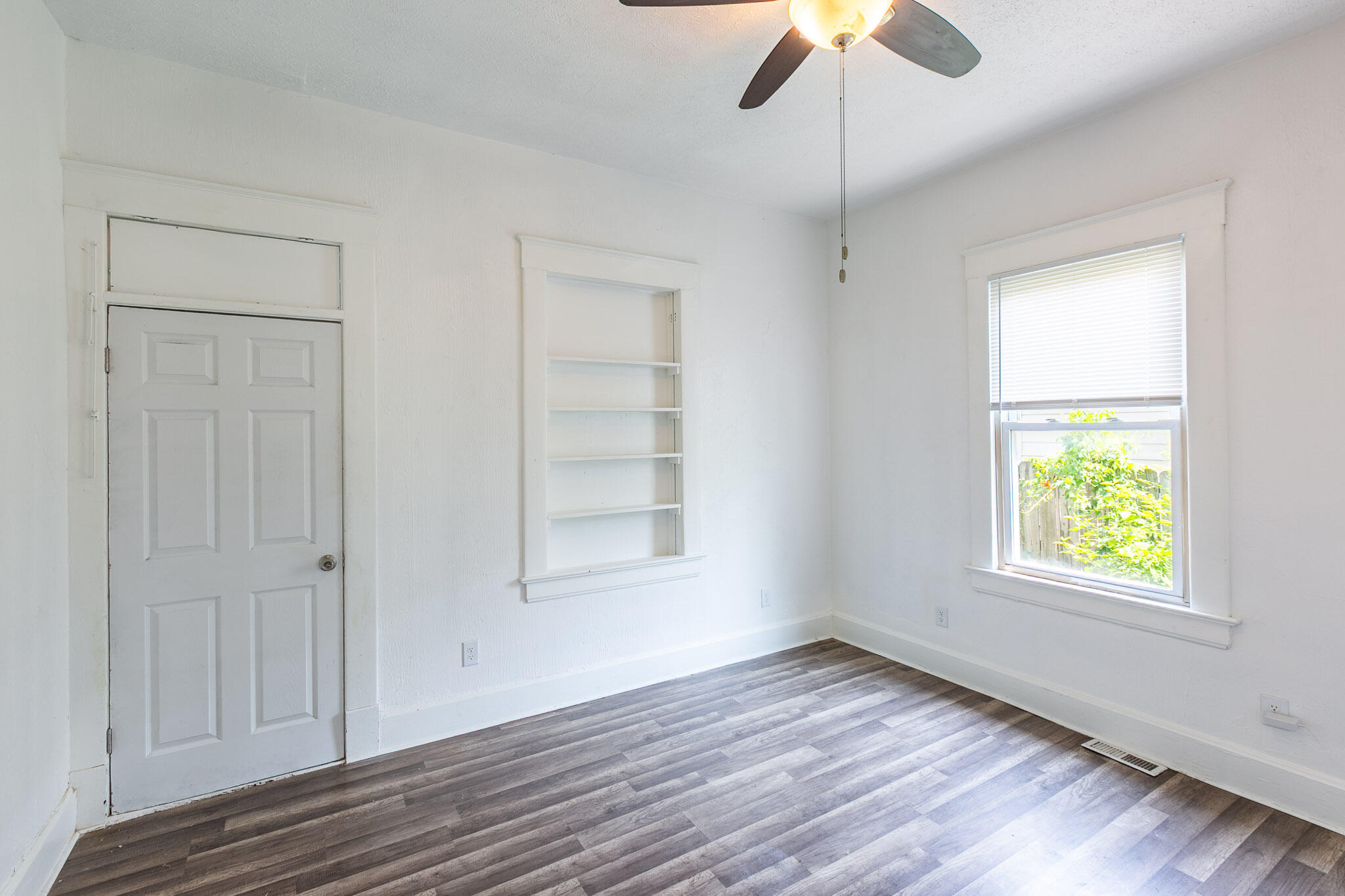 2121 West College Street Property Photo 10