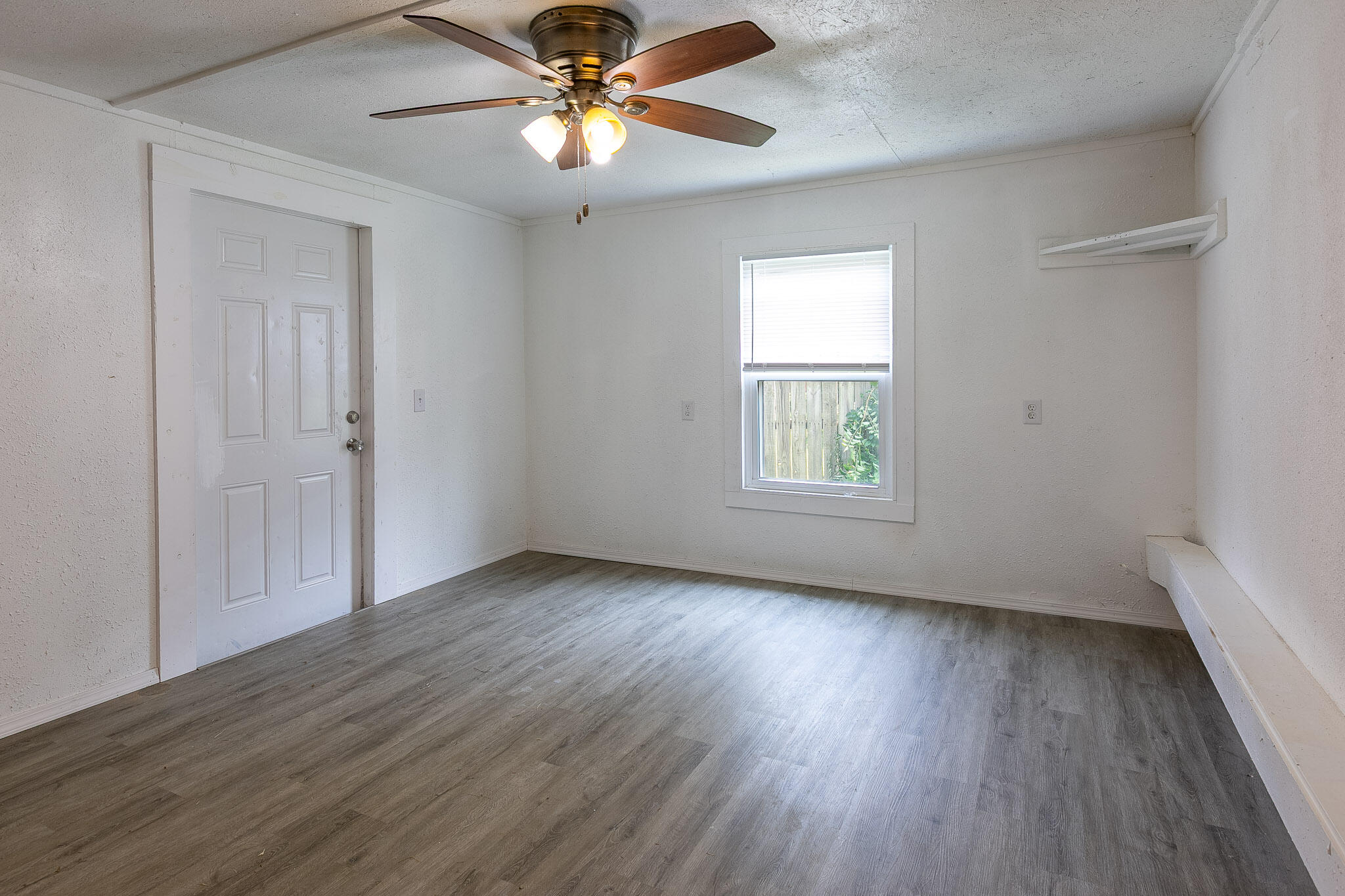 2121 West College Street Property Photo 13