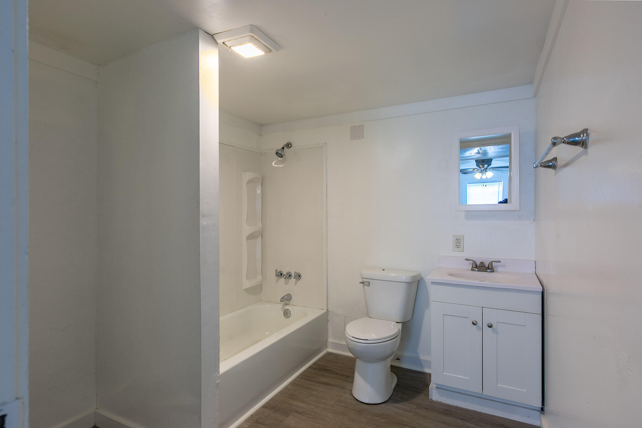 2121 West College Street Property Photo 14