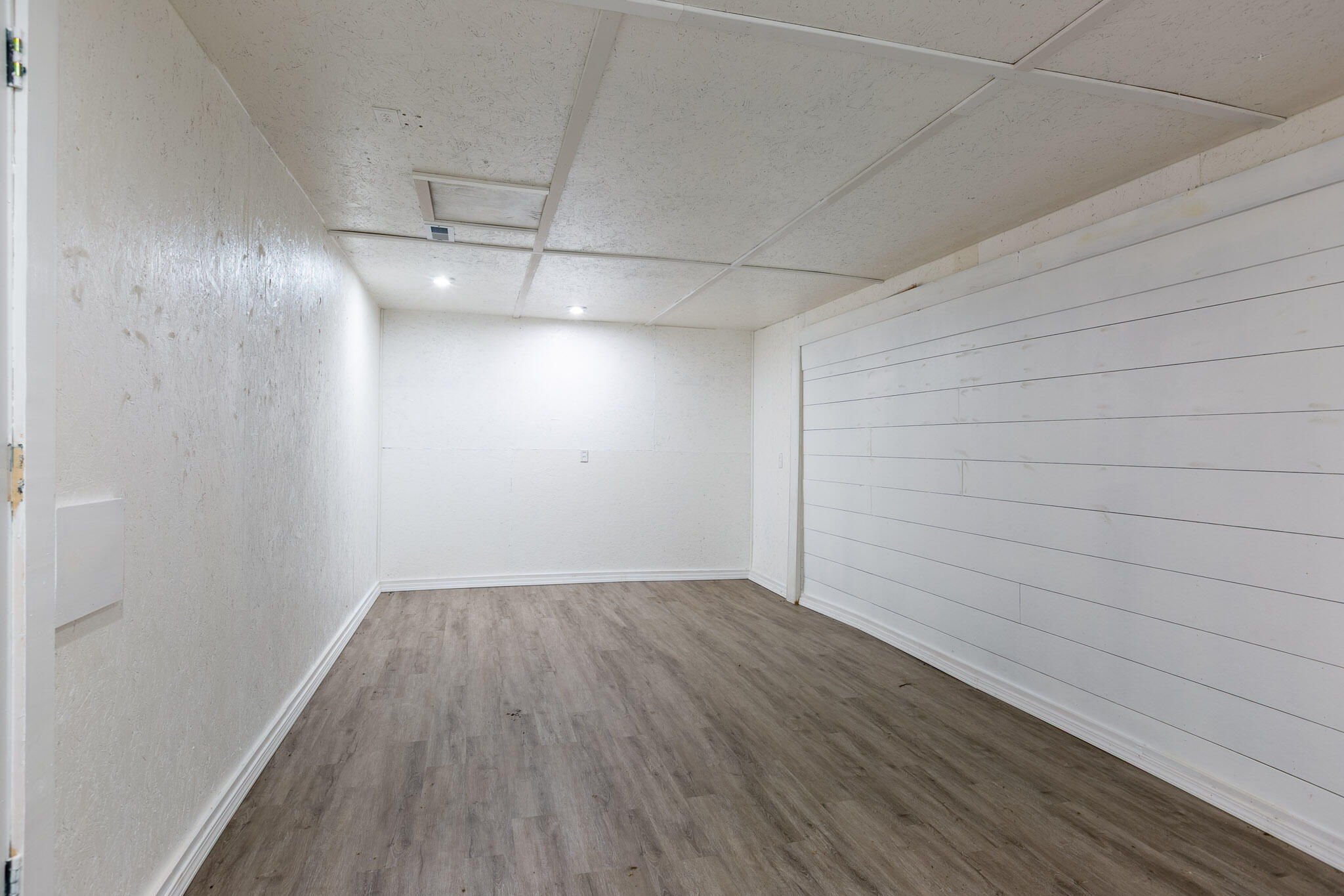 2121 West College Street Property Photo 15