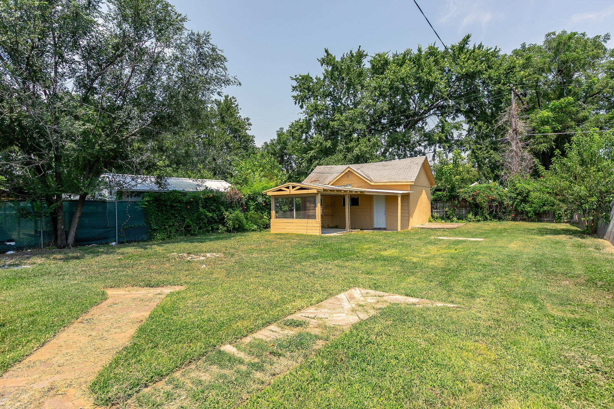 2121 West College Street Property Photo 16