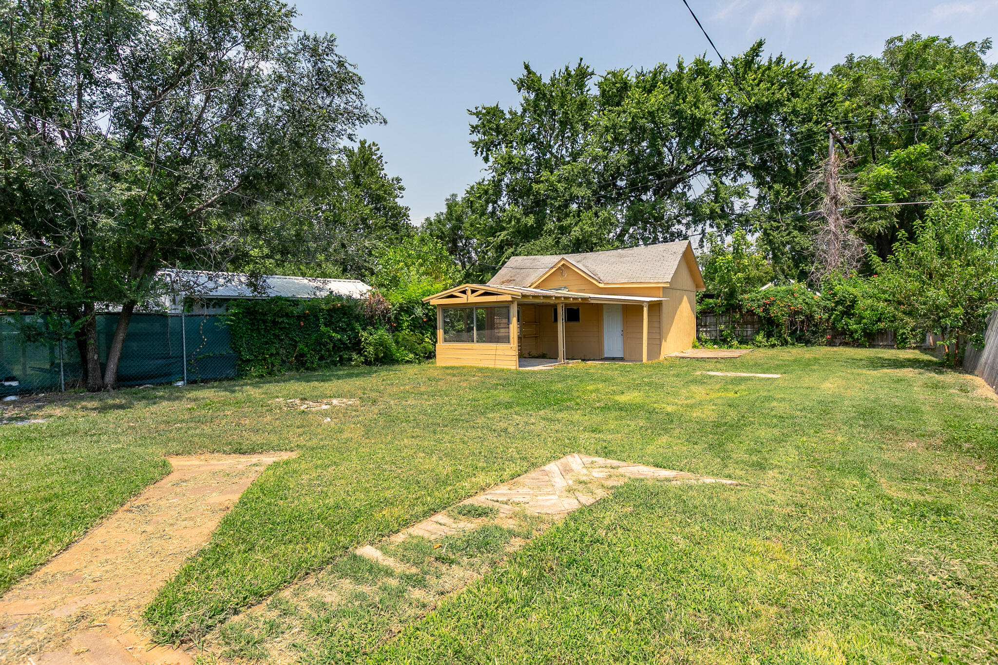 2121 West College Street Property Photo 17
