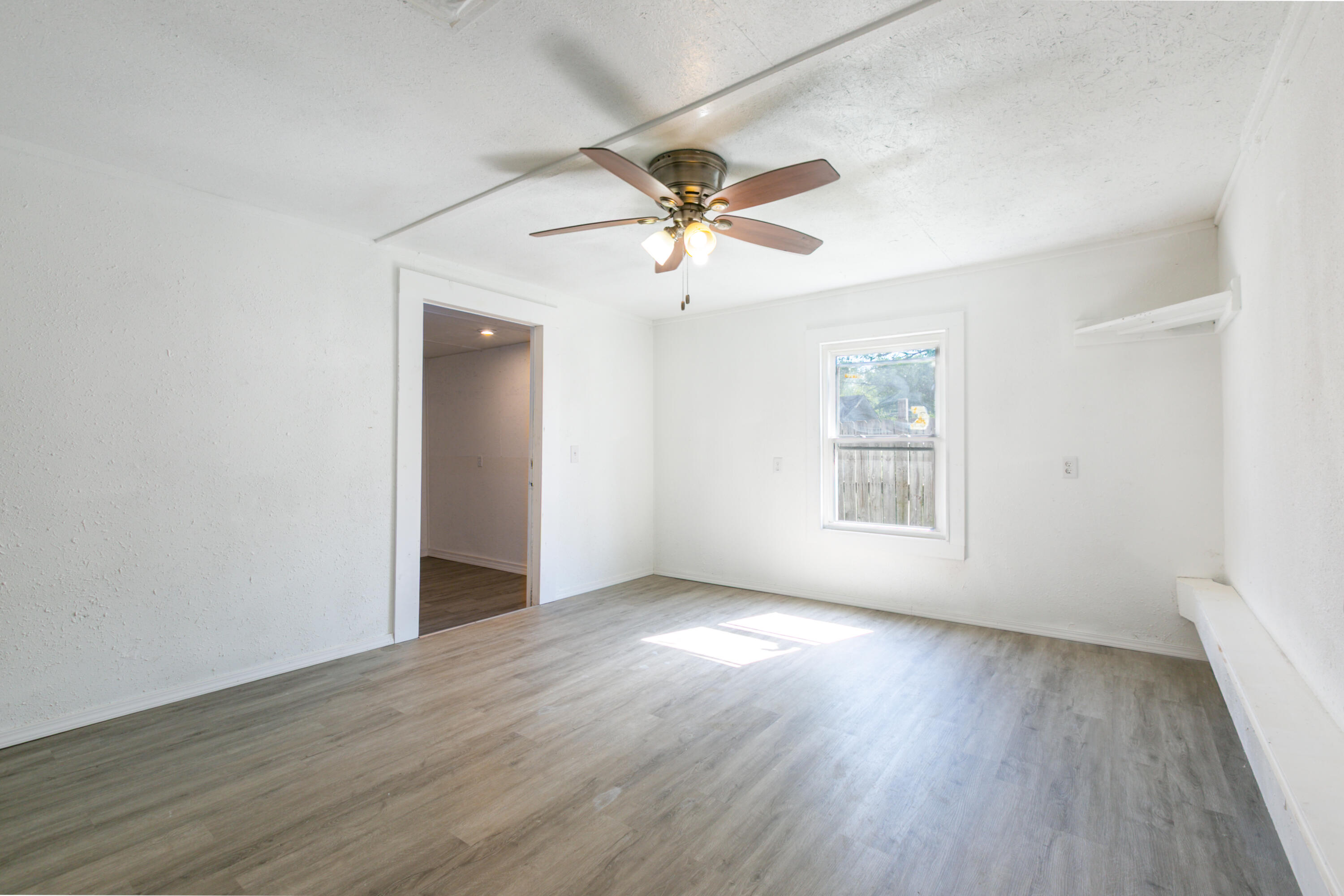 2121 West College Street Property Photo 20