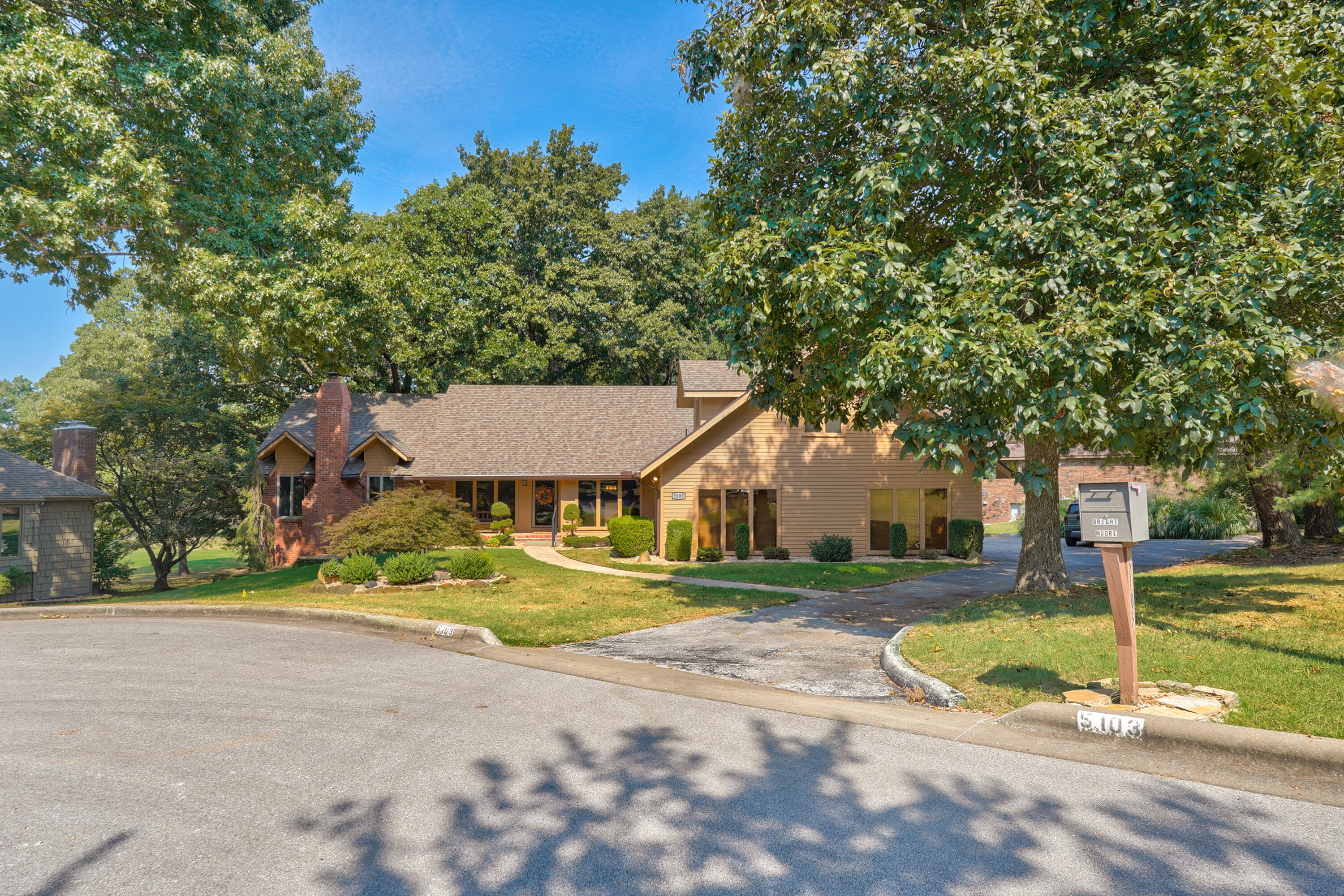 5103 Colonial Circle Property Photo 5