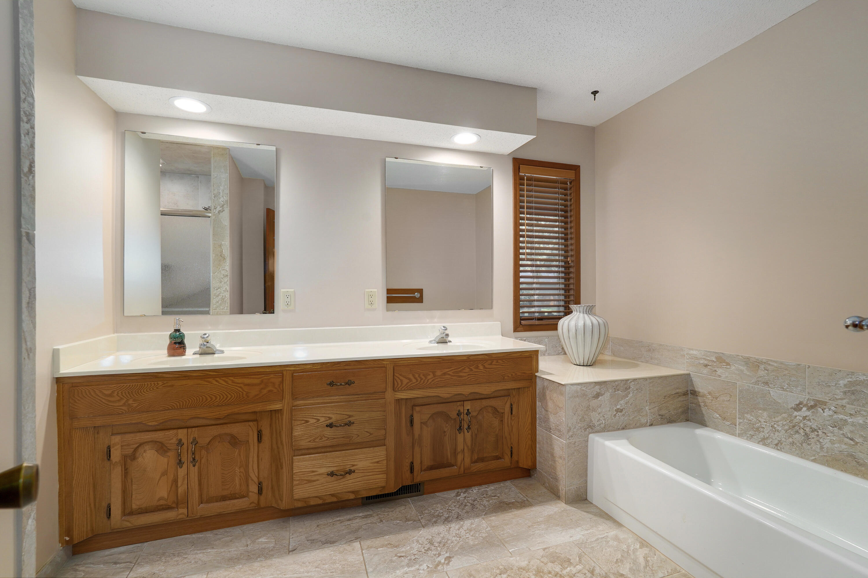 5103 Colonial Circle Property Photo 27