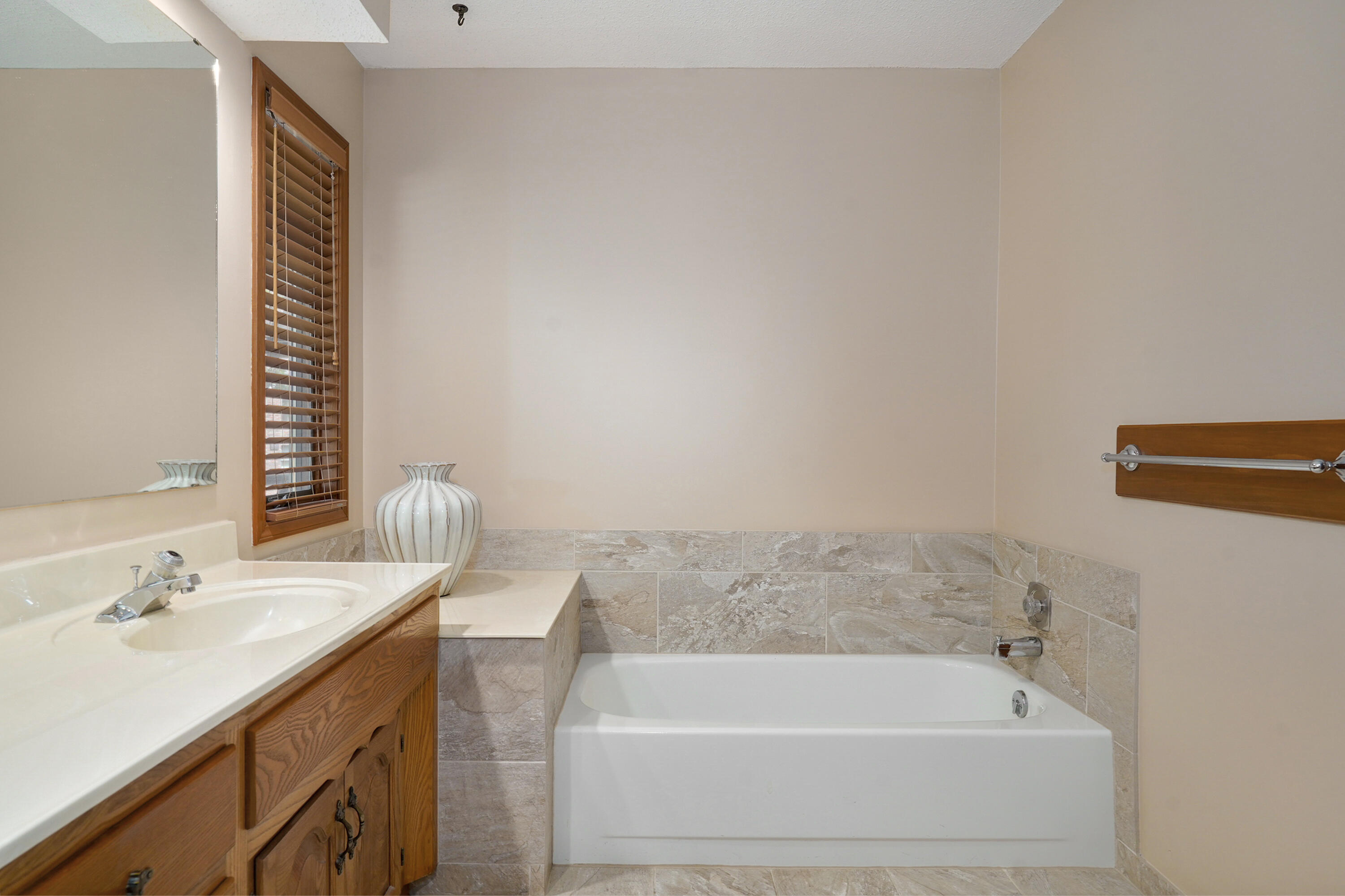 5103 Colonial Circle Property Photo 28