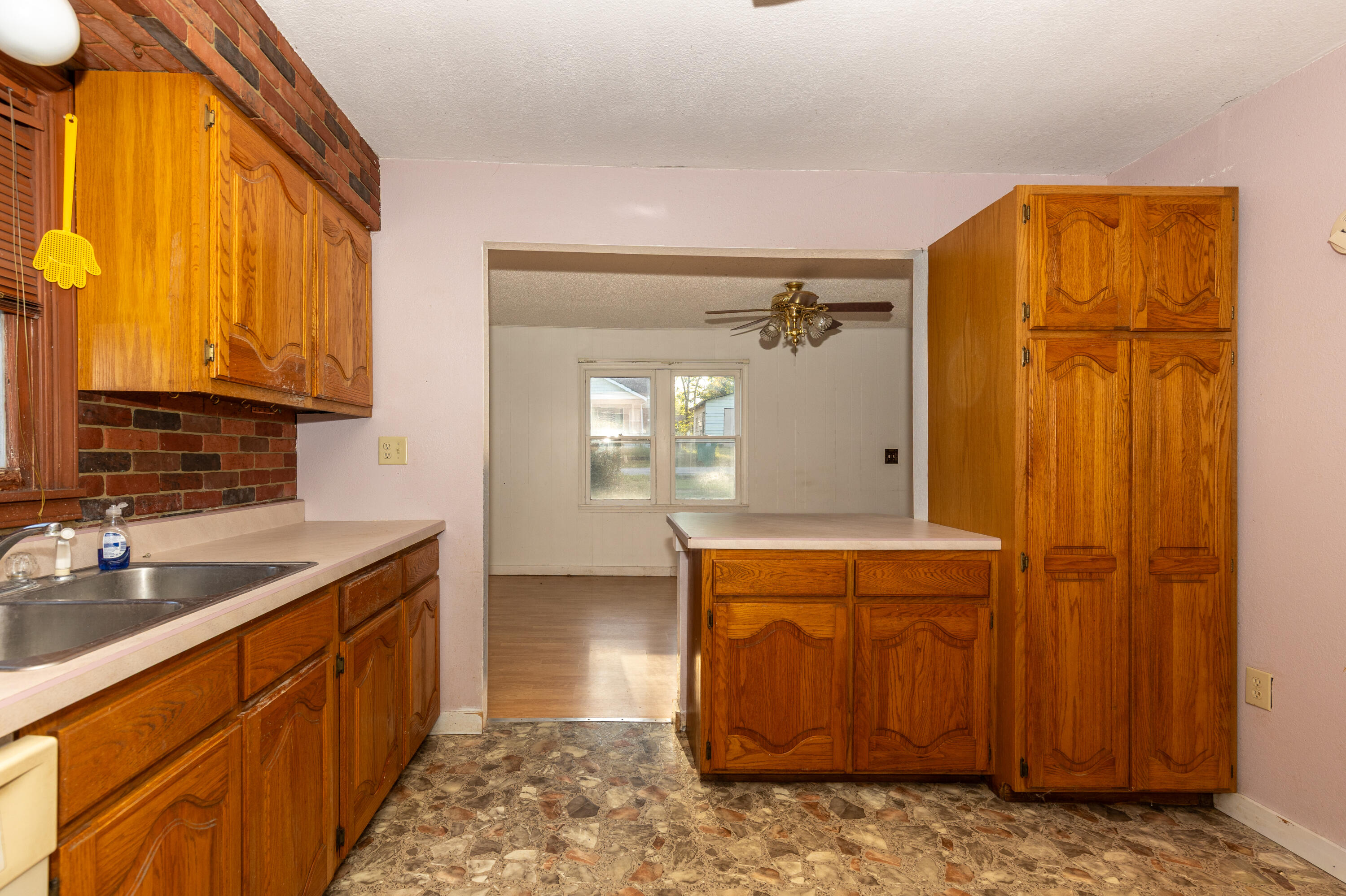 510 North Ash Street Property Photo 8