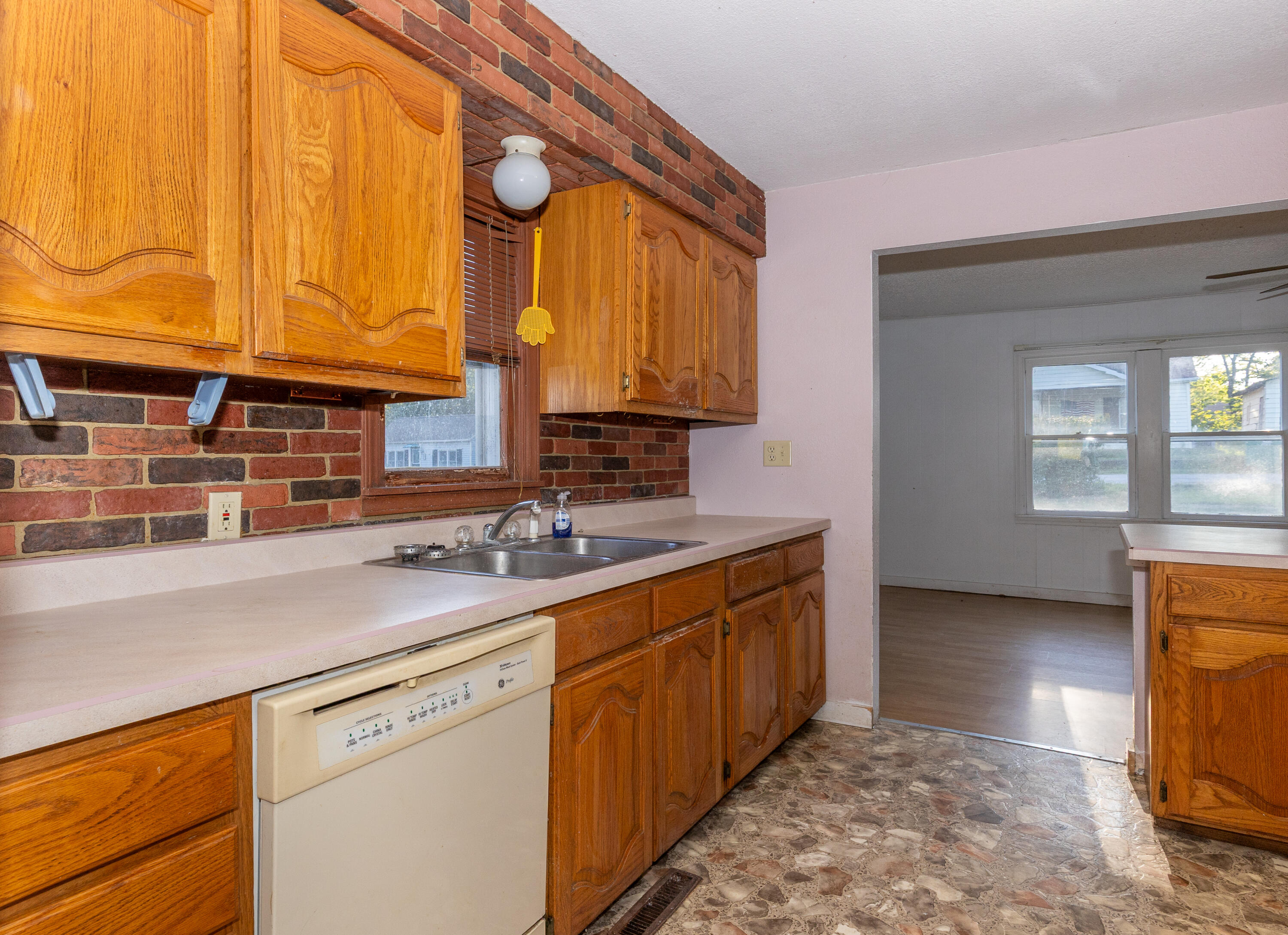 510 North Ash Street Property Photo 9