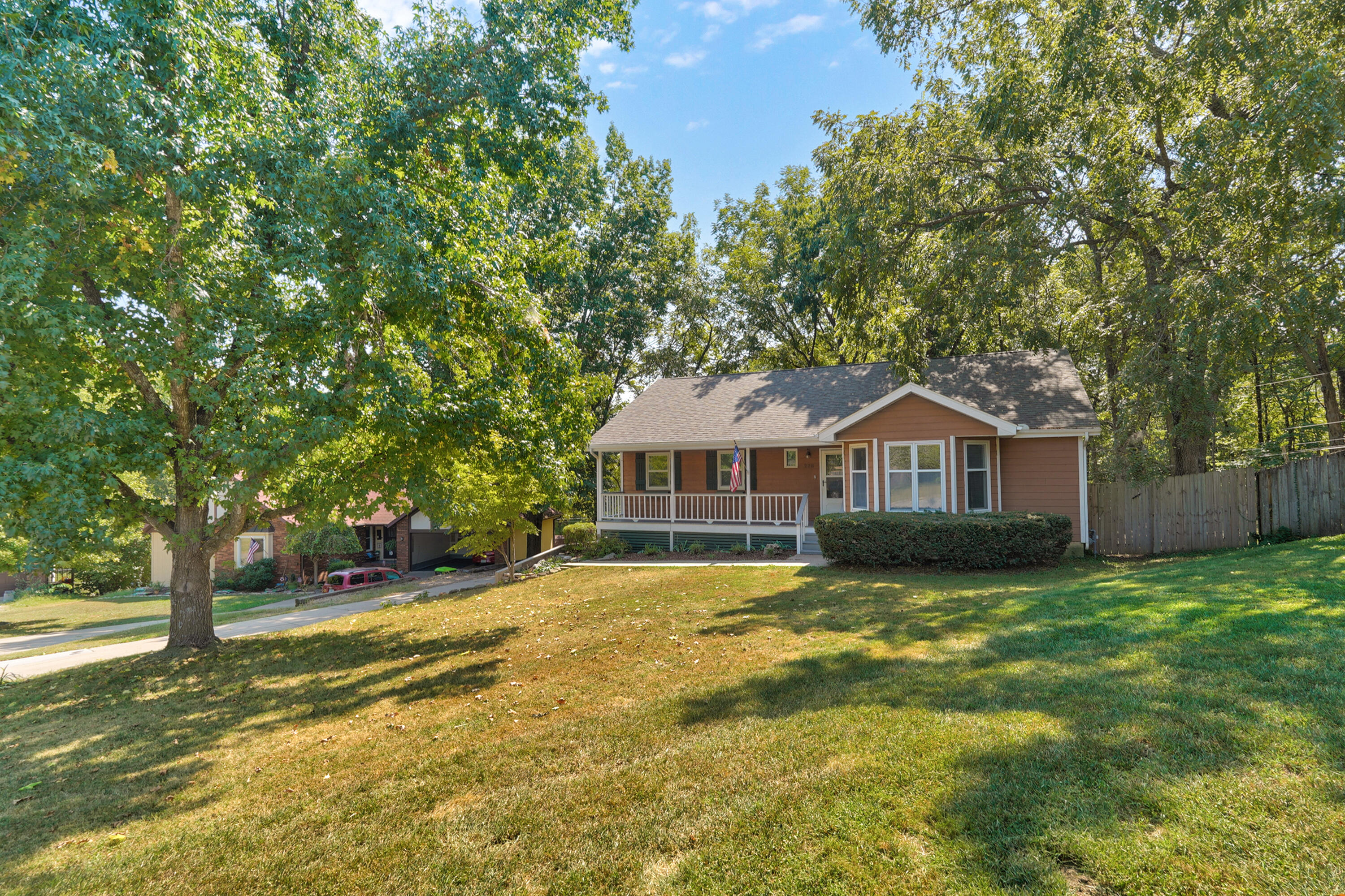 228 East Osage Drive Property Photo 2