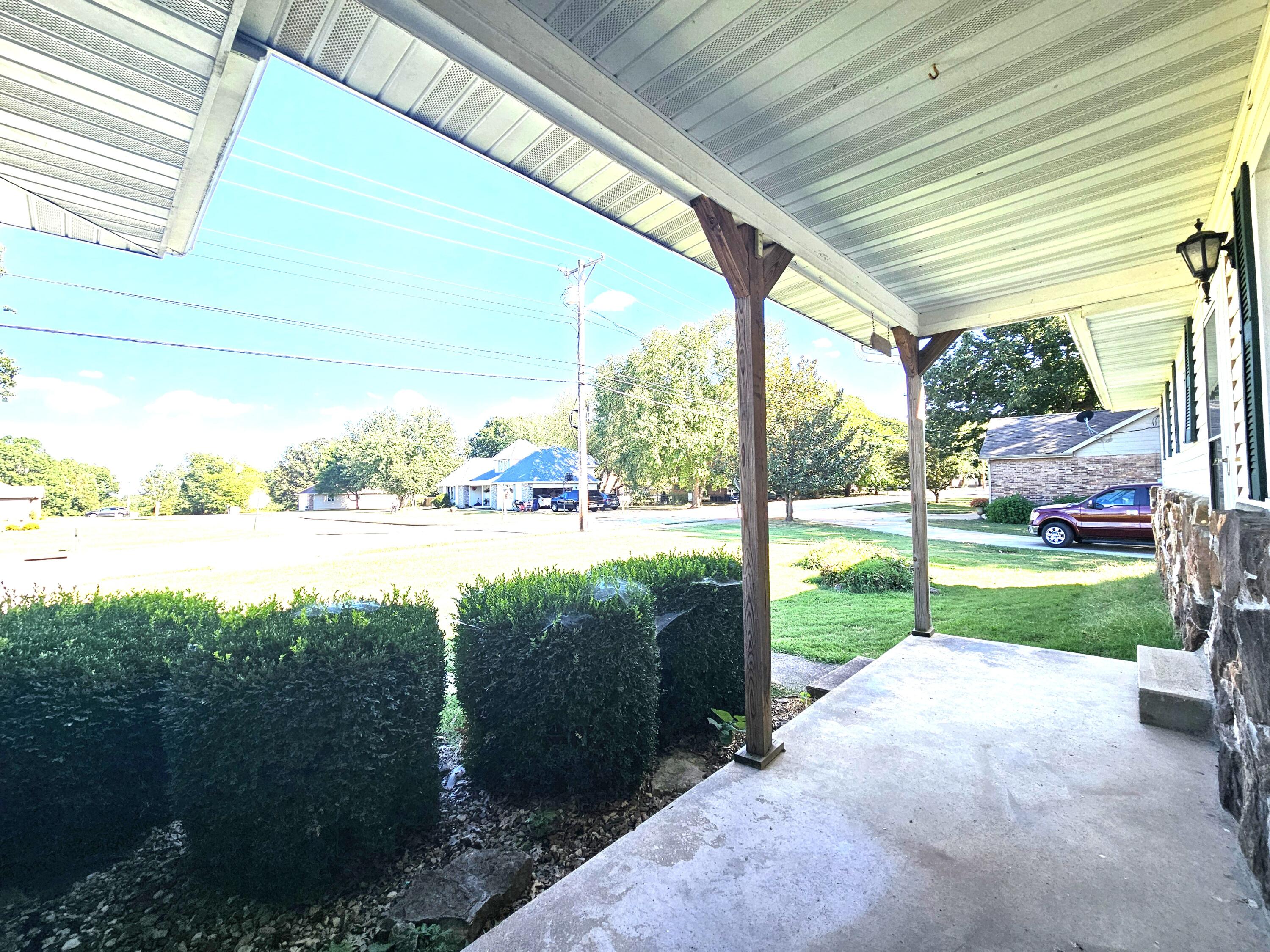 713 South Locust Street Property Photo 8