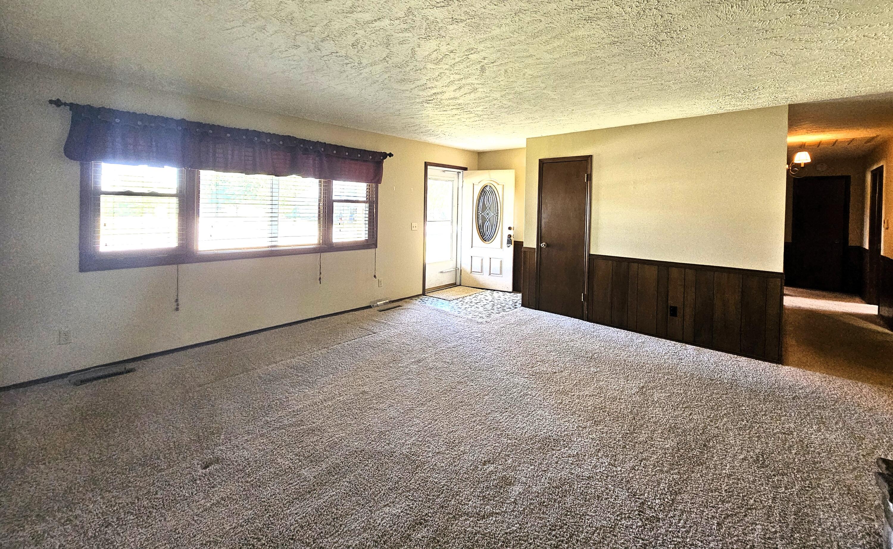 713 South Locust Street Property Photo 14