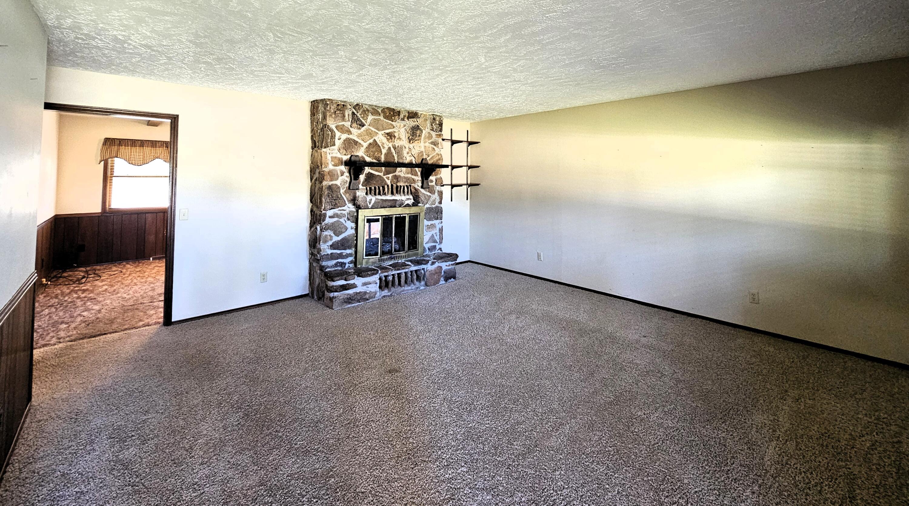713 South Locust Street Property Photo 15