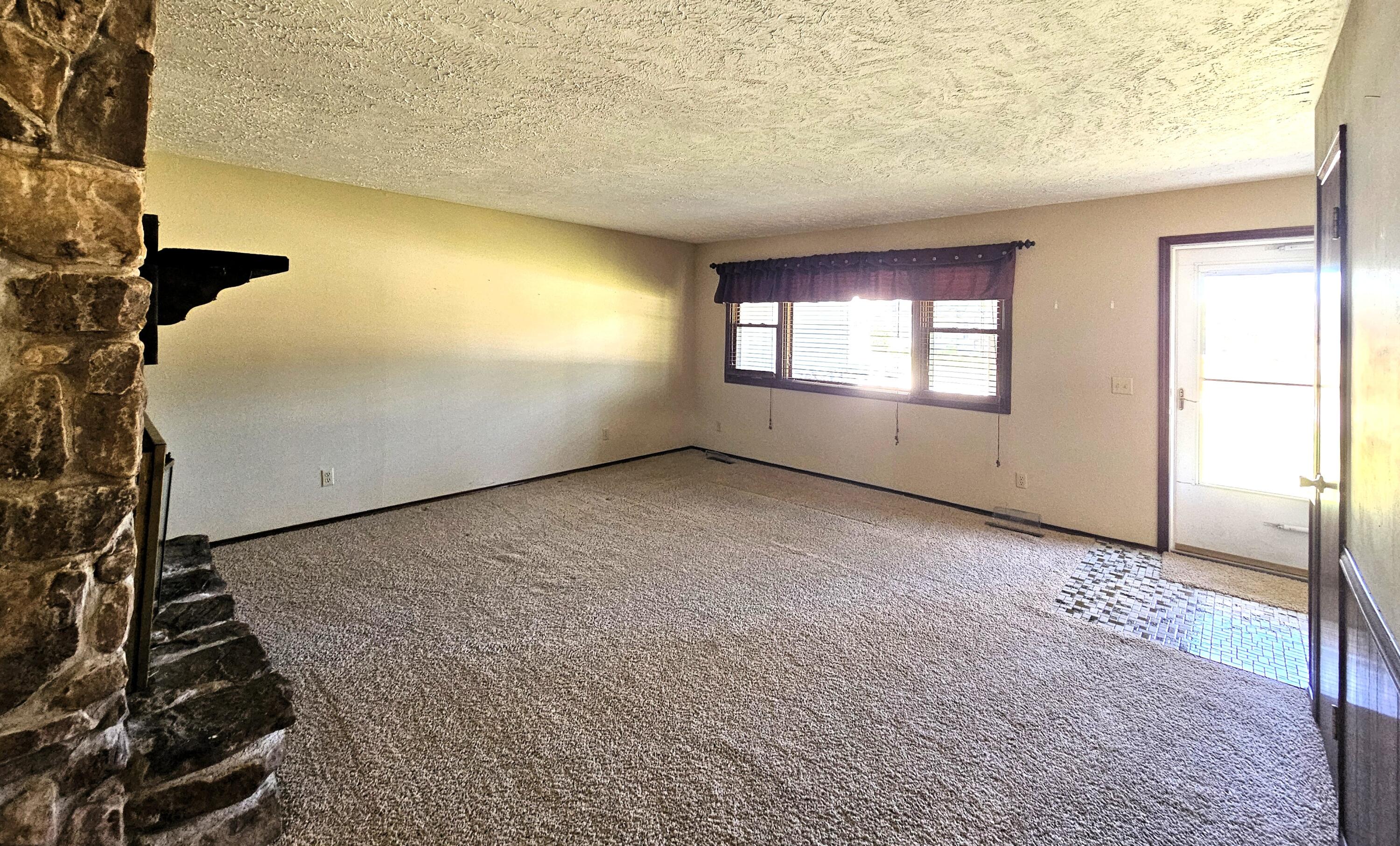 713 South Locust Street Property Photo 16