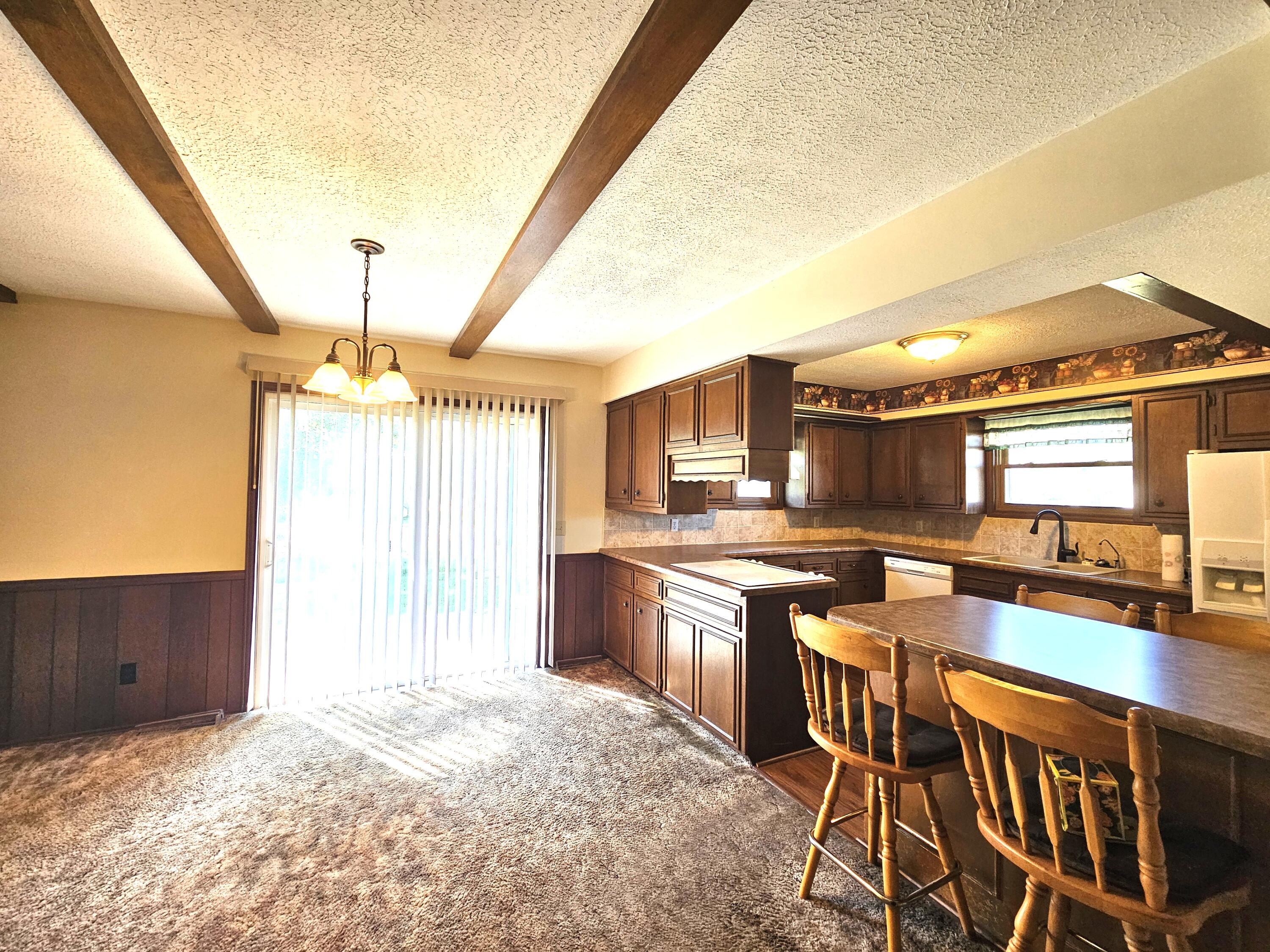 713 South Locust Street Property Photo 25