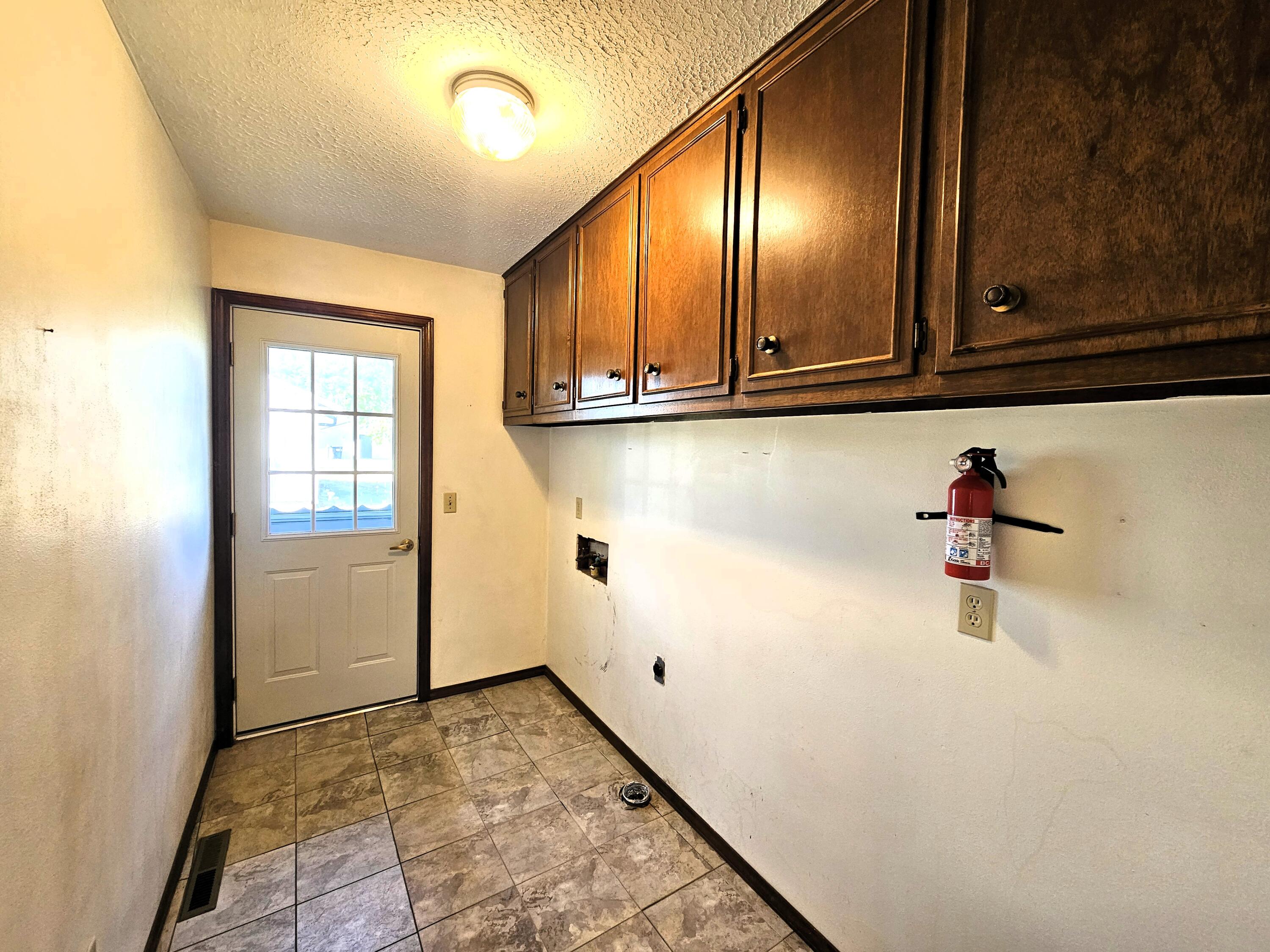 713 South Locust Street Property Photo 27