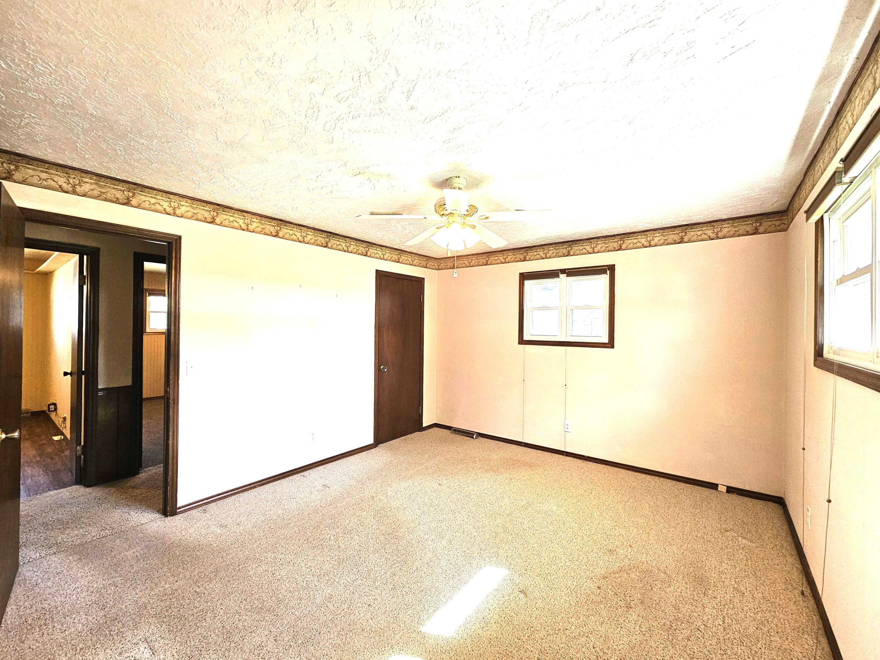 713 South Locust Street Property Photo 28
