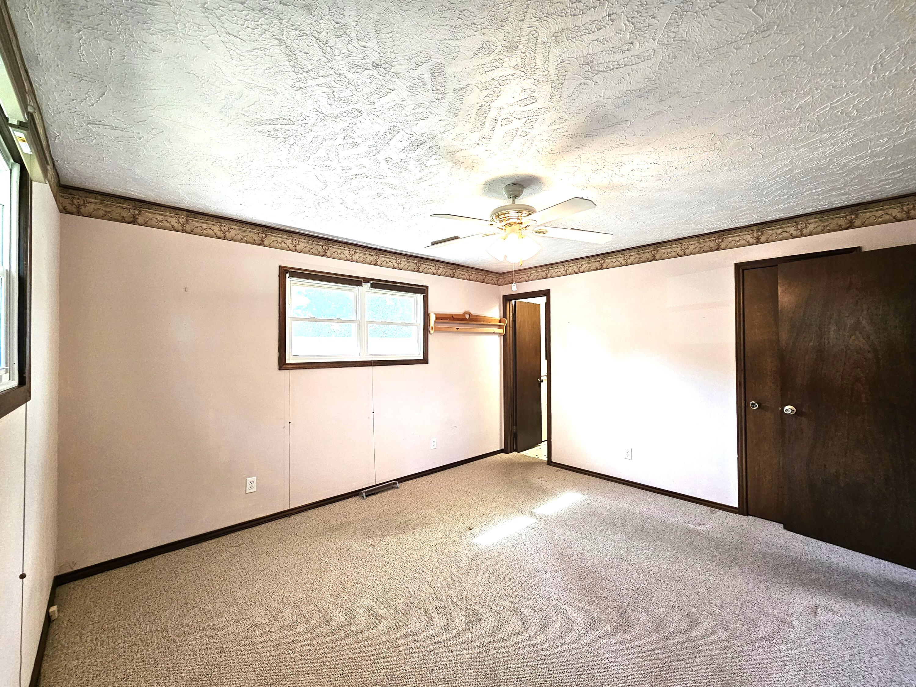 713 South Locust Street Property Photo 30