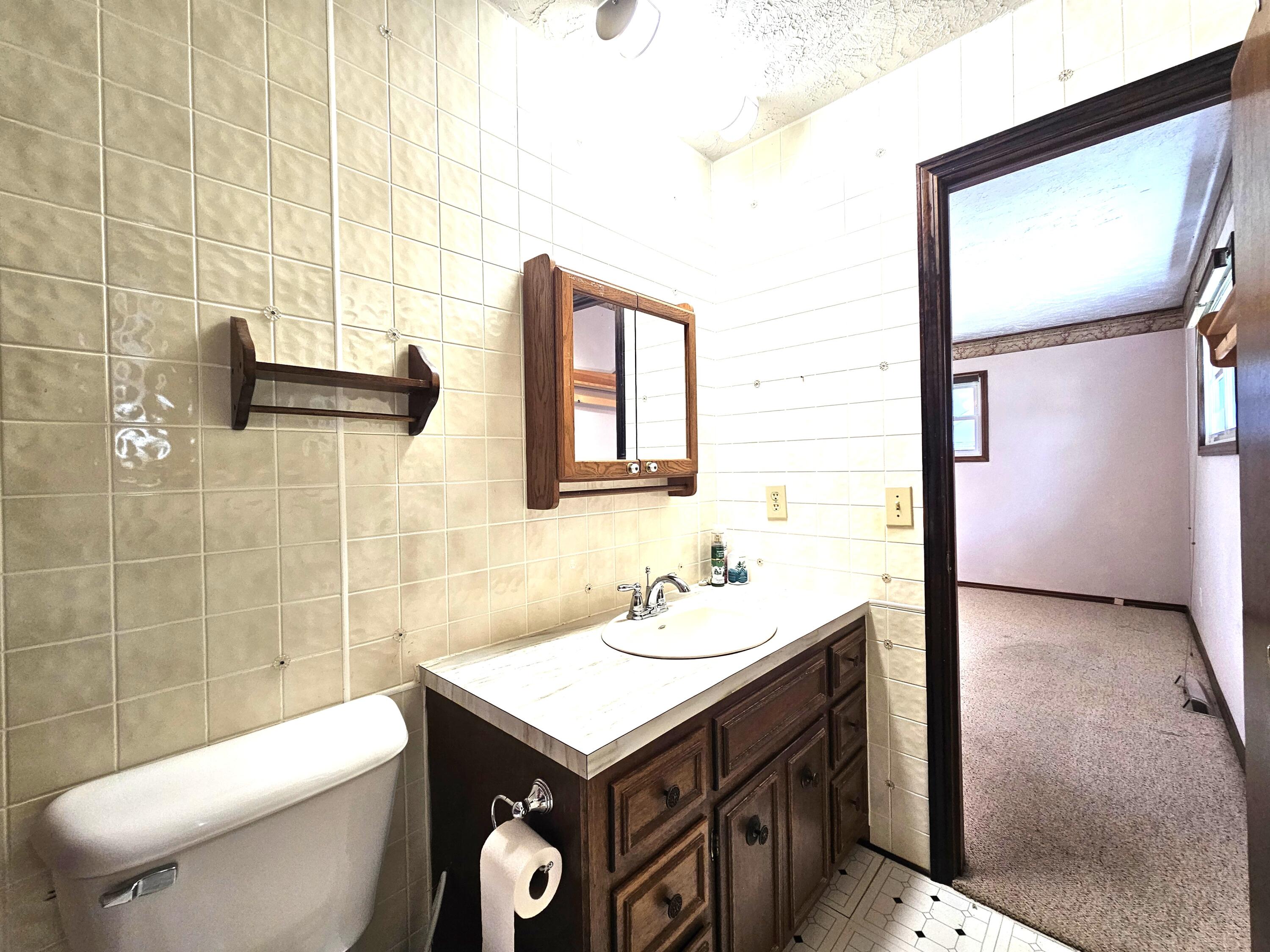 713 South Locust Street Property Photo 32
