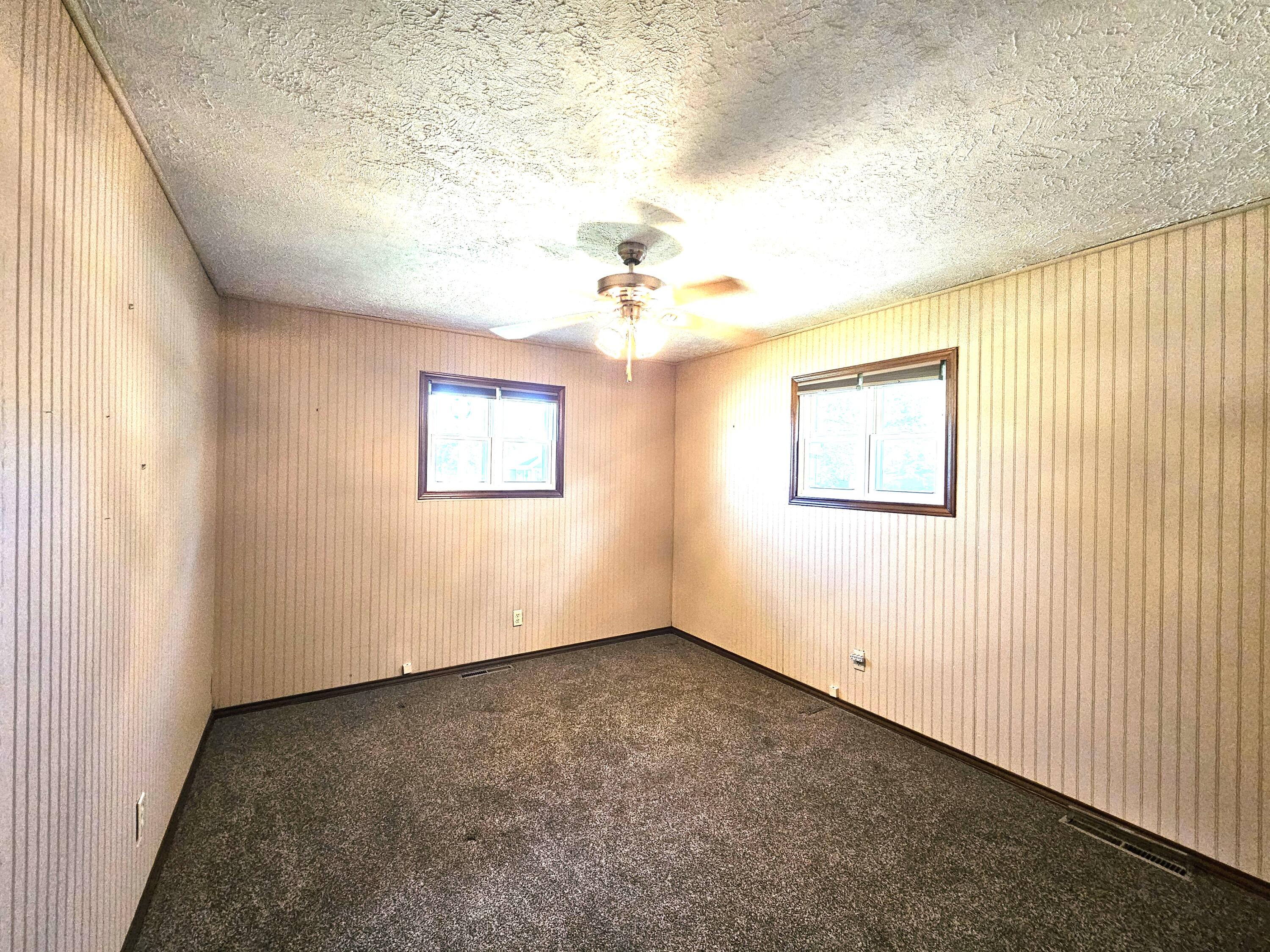 713 South Locust Street Property Photo 36