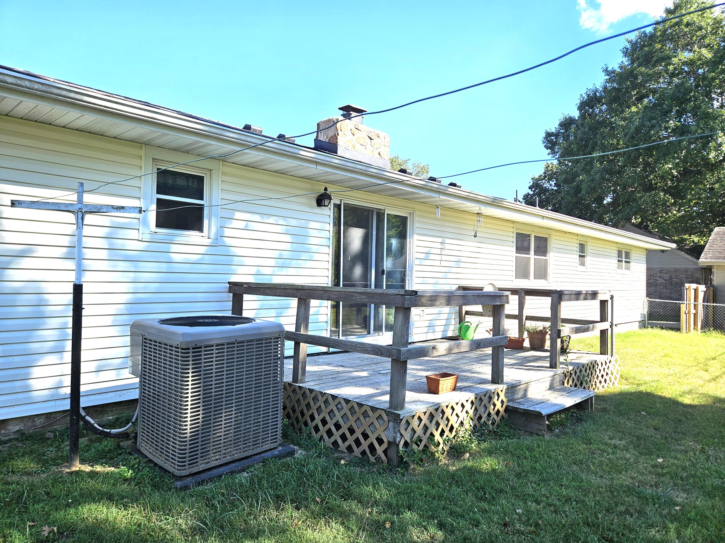 713 South Locust Street Property Photo 43