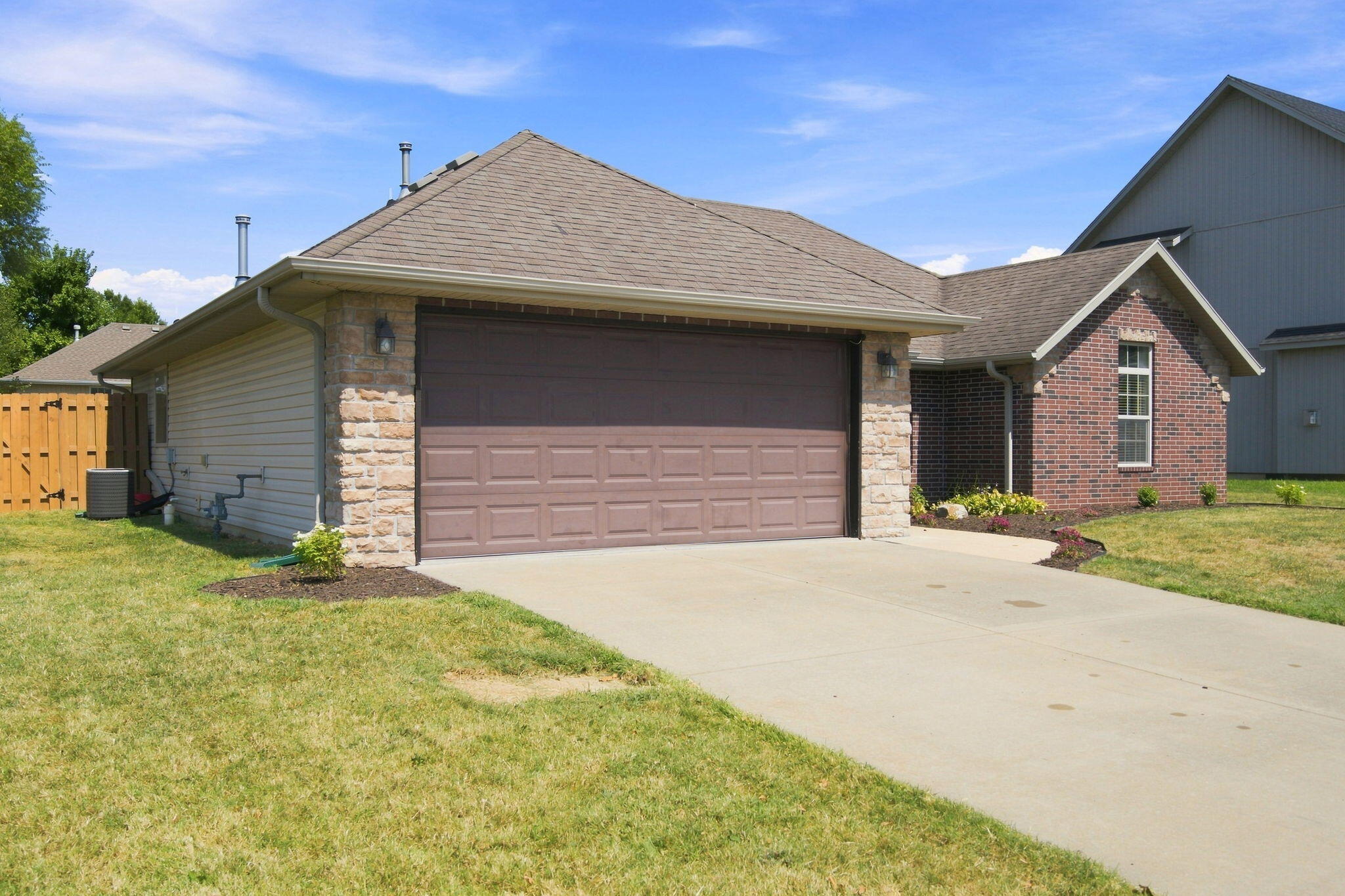 1103 East Cobblestone Drive Property Photo 4