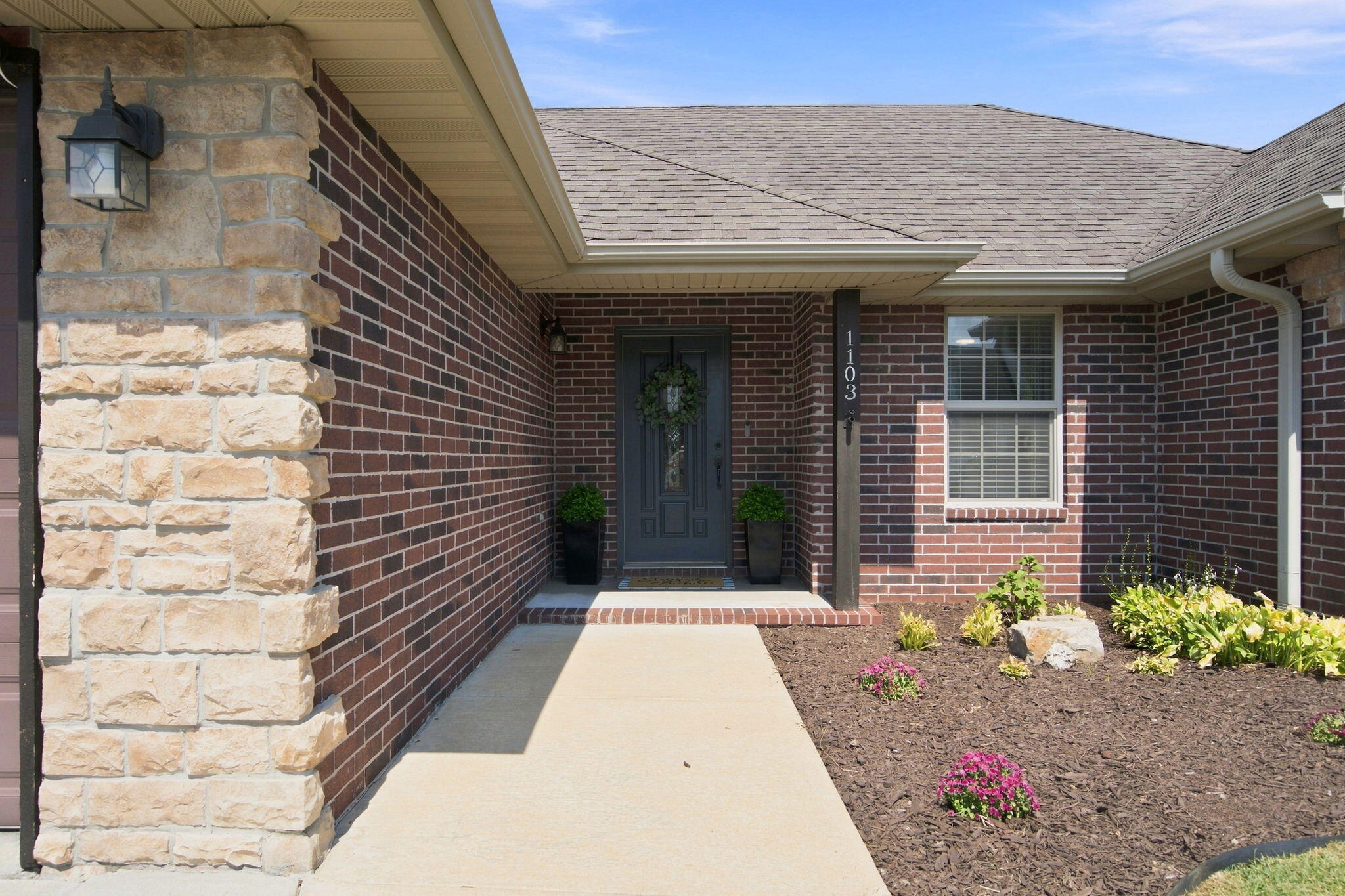 1103 East Cobblestone Drive Property Photo 5