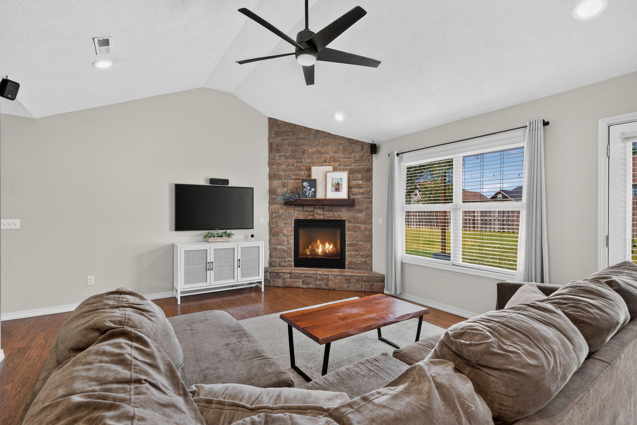 1103 East Cobblestone Drive Property Photo 6