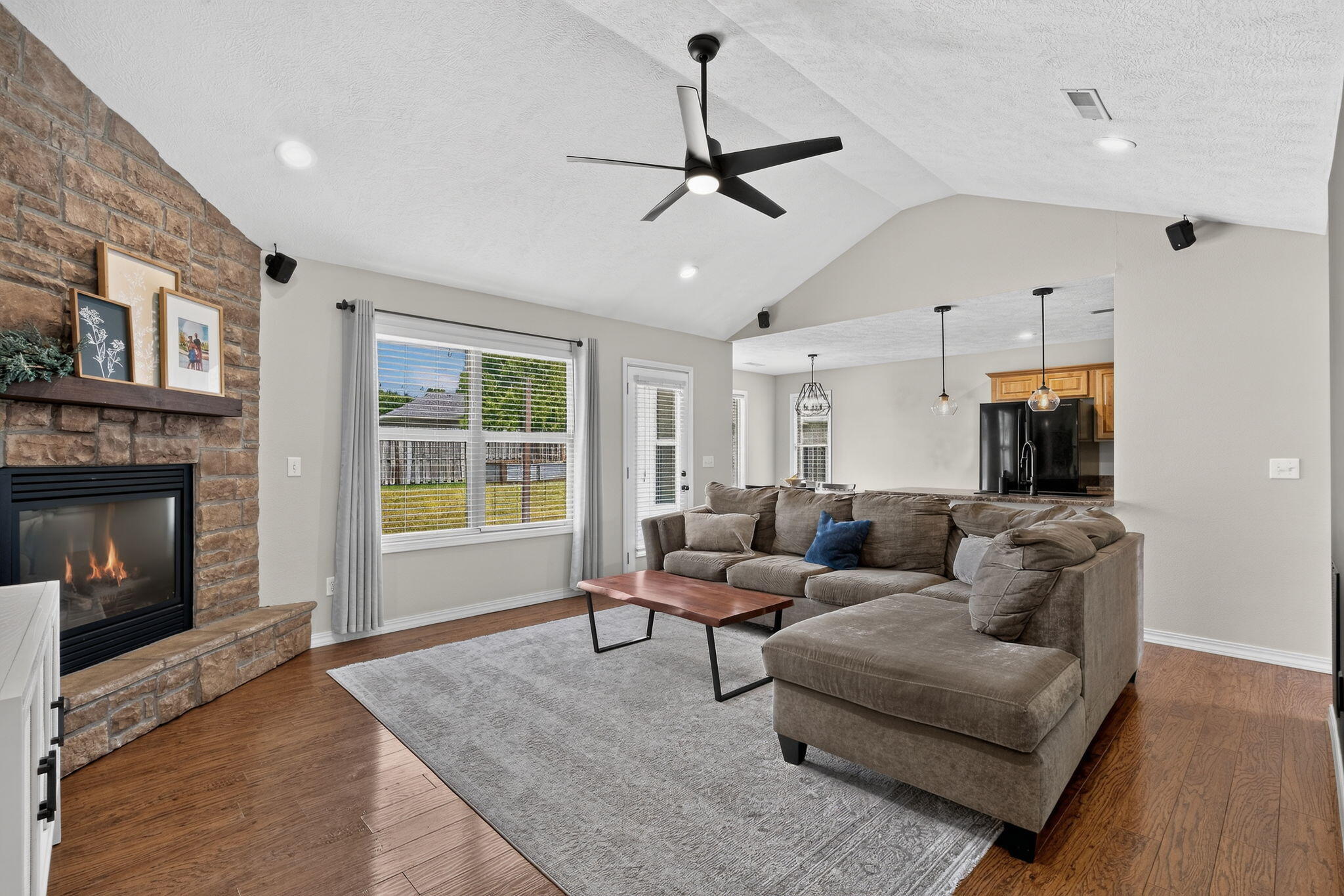 1103 East Cobblestone Drive Property Photo 10