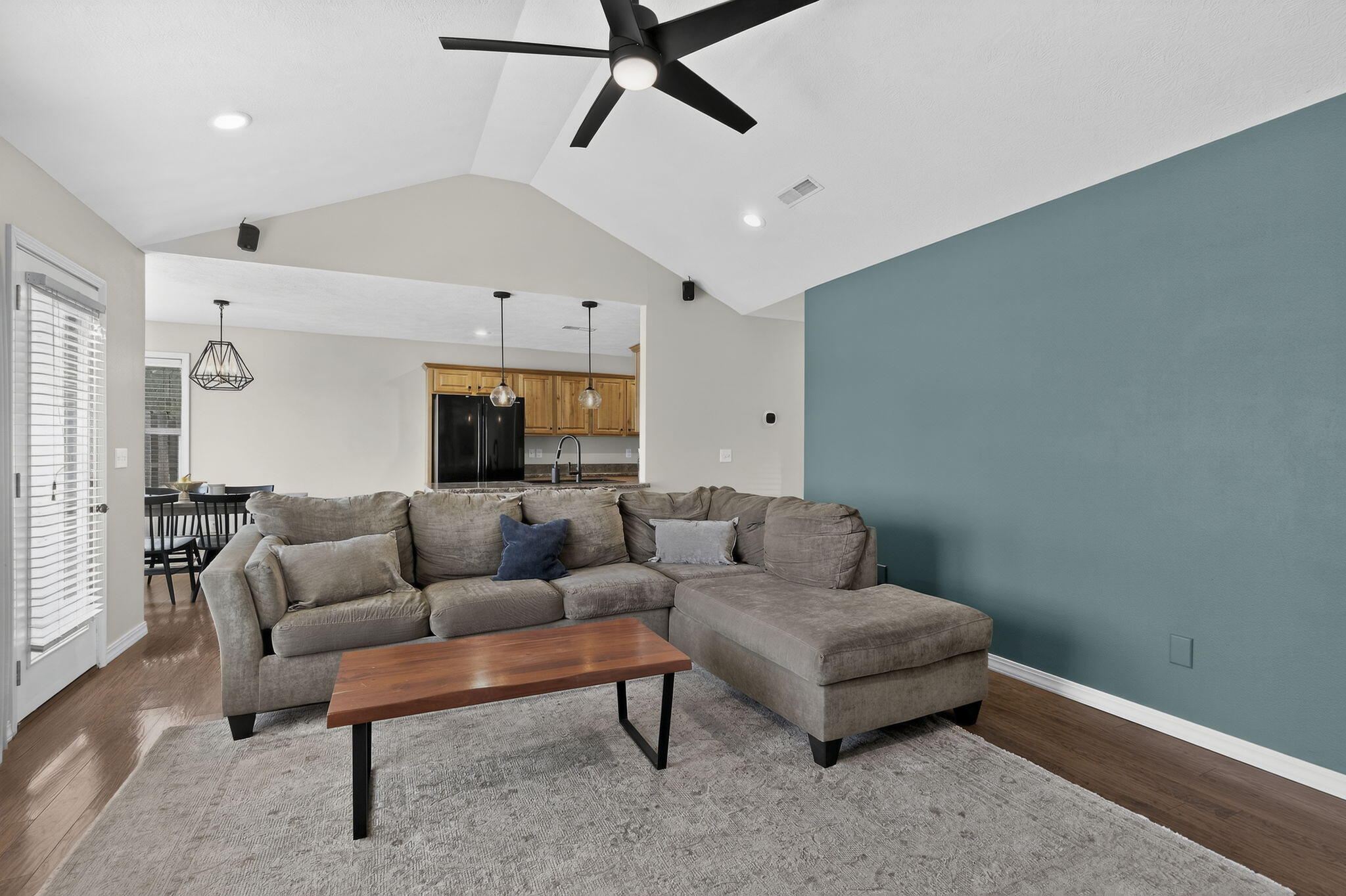 1103 East Cobblestone Drive Property Photo 11