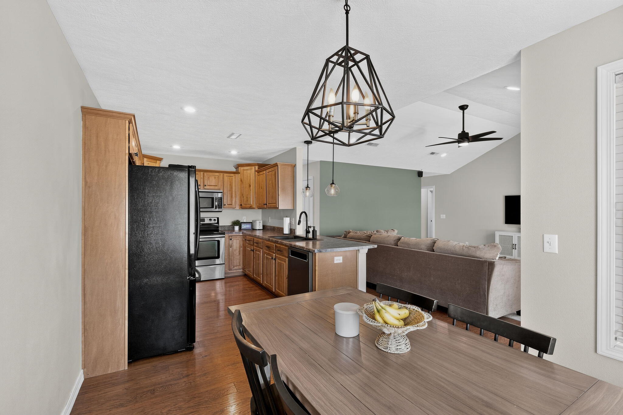 1103 East Cobblestone Drive Property Photo 13