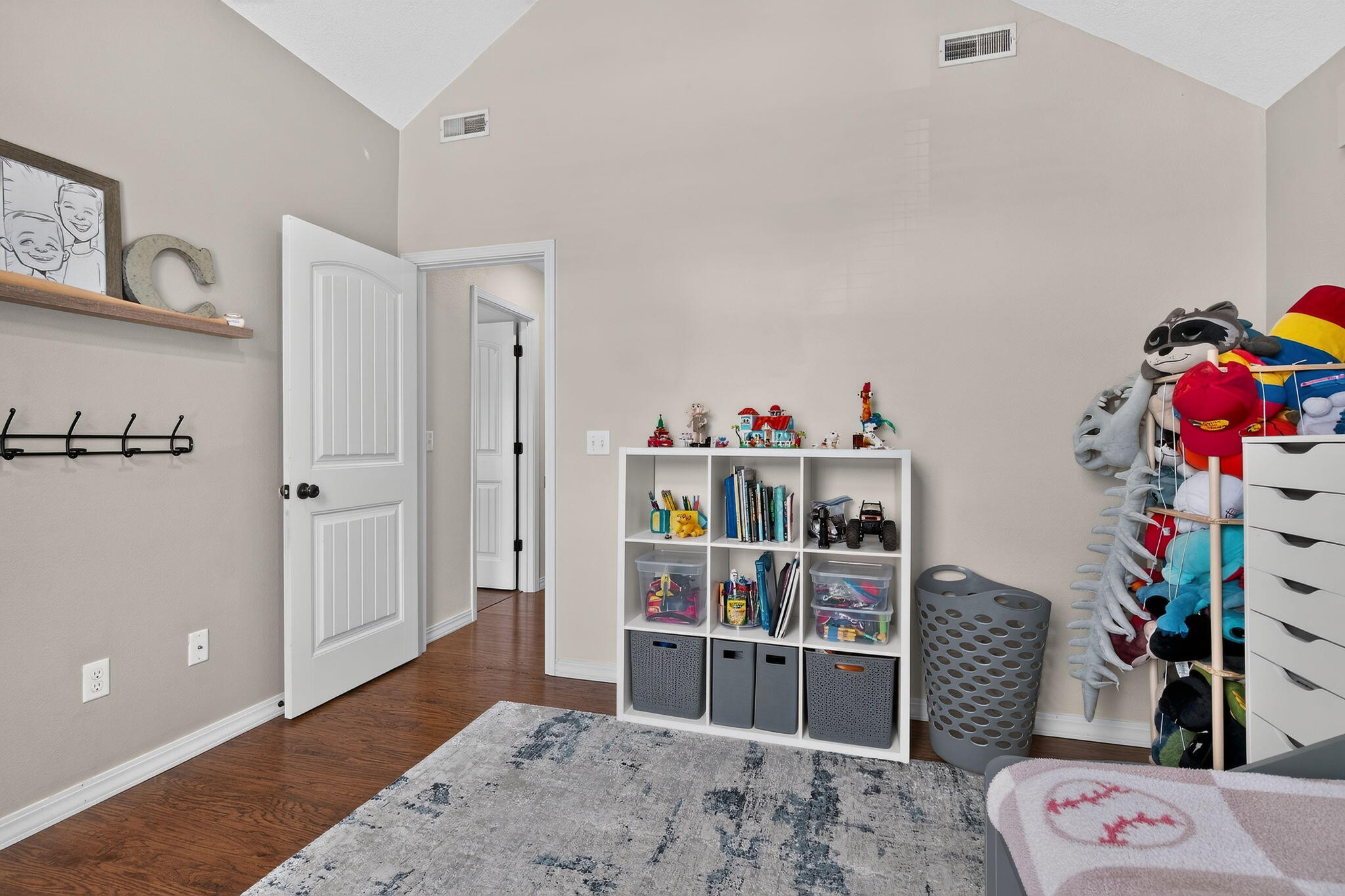 1103 East Cobblestone Drive Property Photo 24