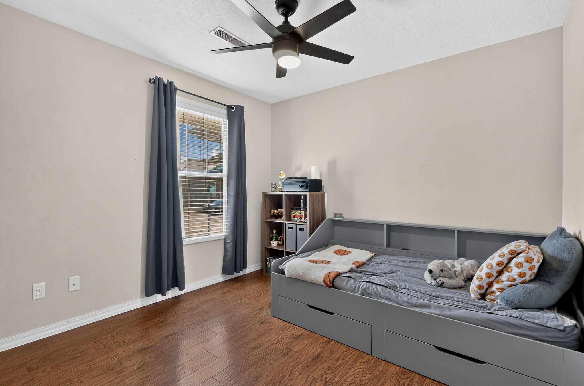 1103 East Cobblestone Drive Property Photo 25