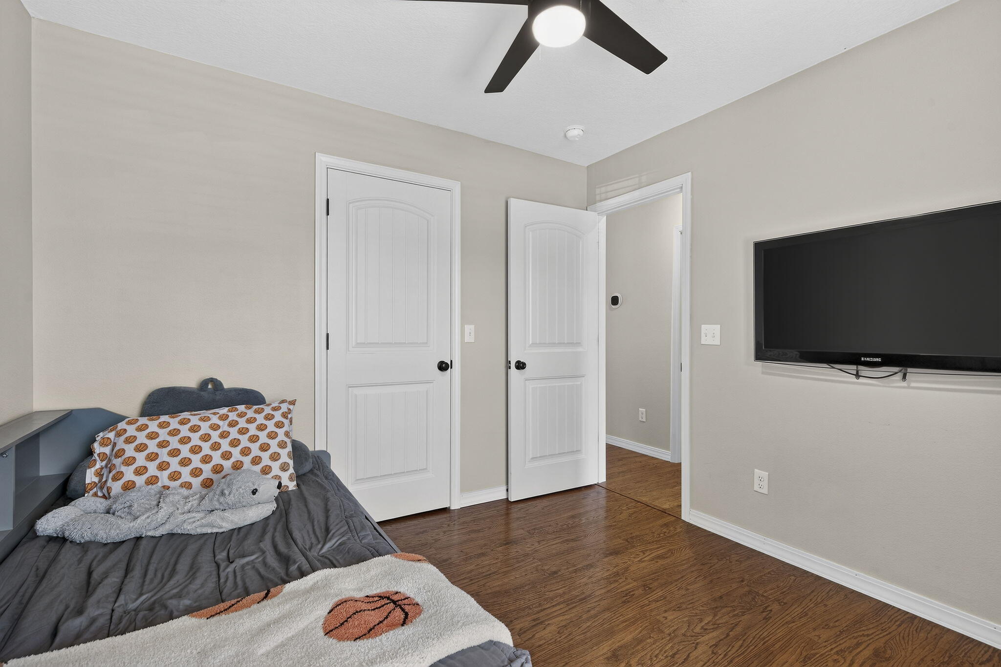 1103 East Cobblestone Drive Property Photo 26